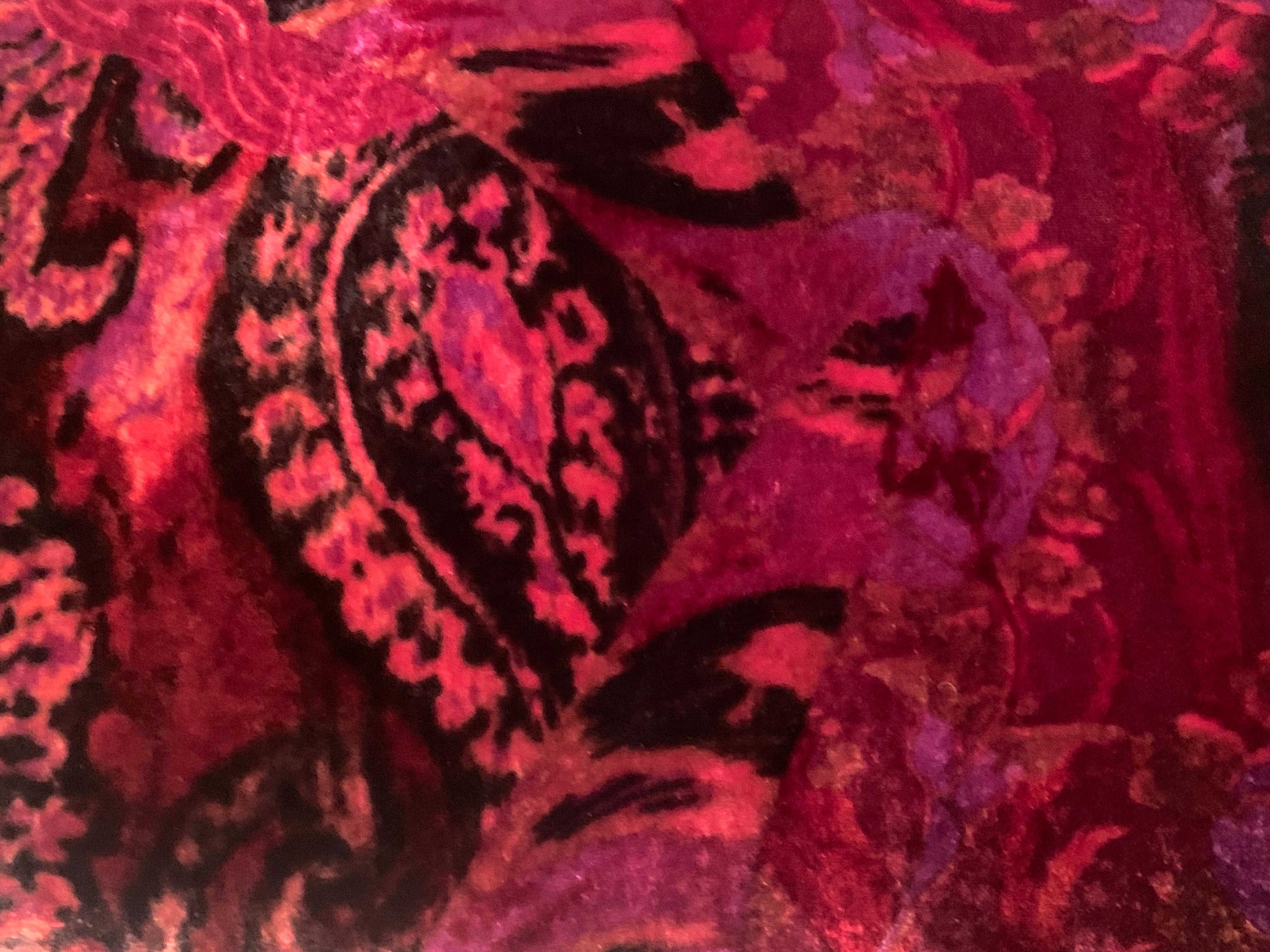 Etro Paisley Pattern Silk Velvet Shawl Reversing to a Black Cashmere Shawl In Excellent Condition For Sale In New Hope, PA