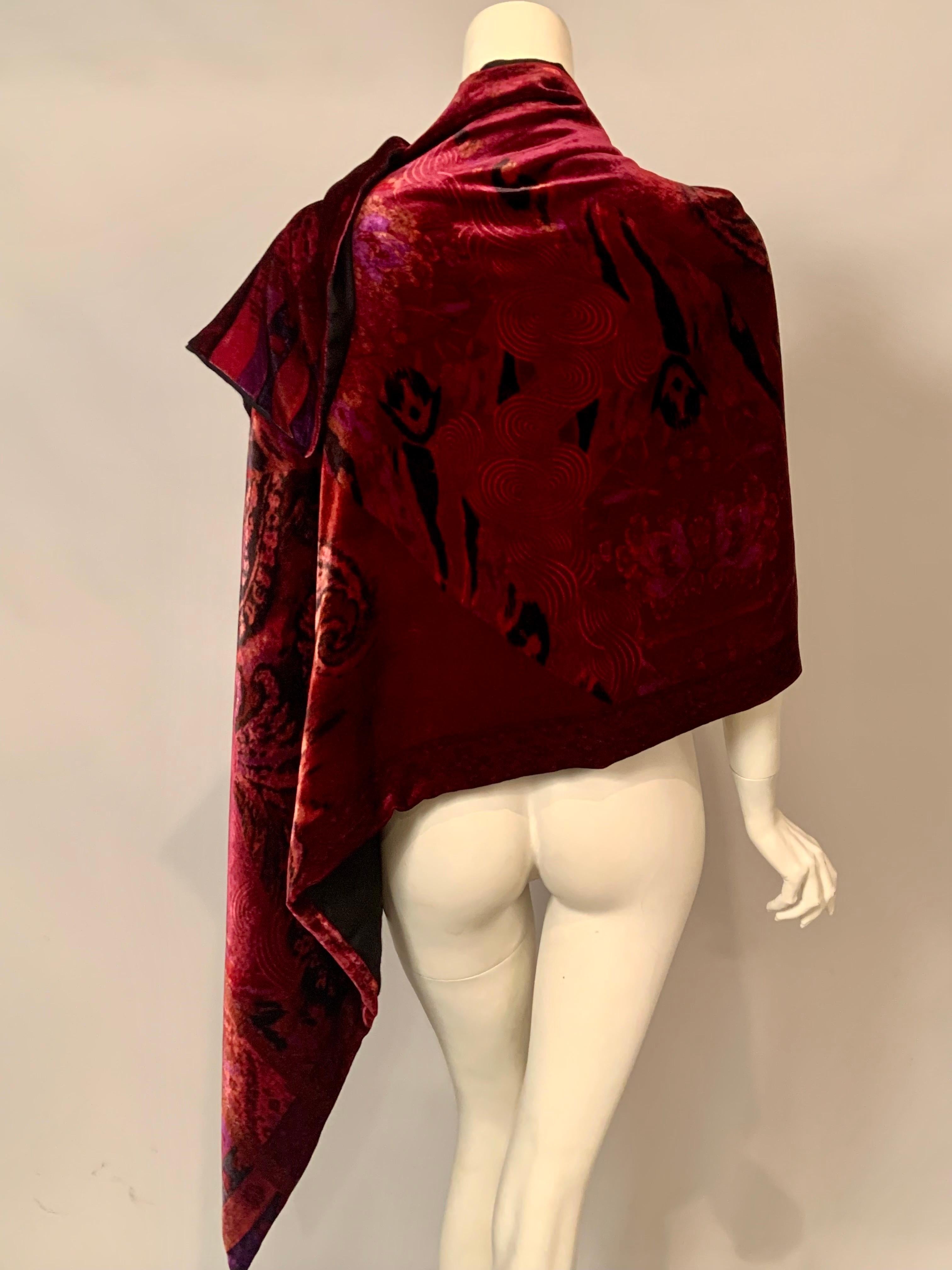 Etro Paisley Pattern Silk Velvet Shawl Reversing to a Black Cashmere Shawl For Sale 4