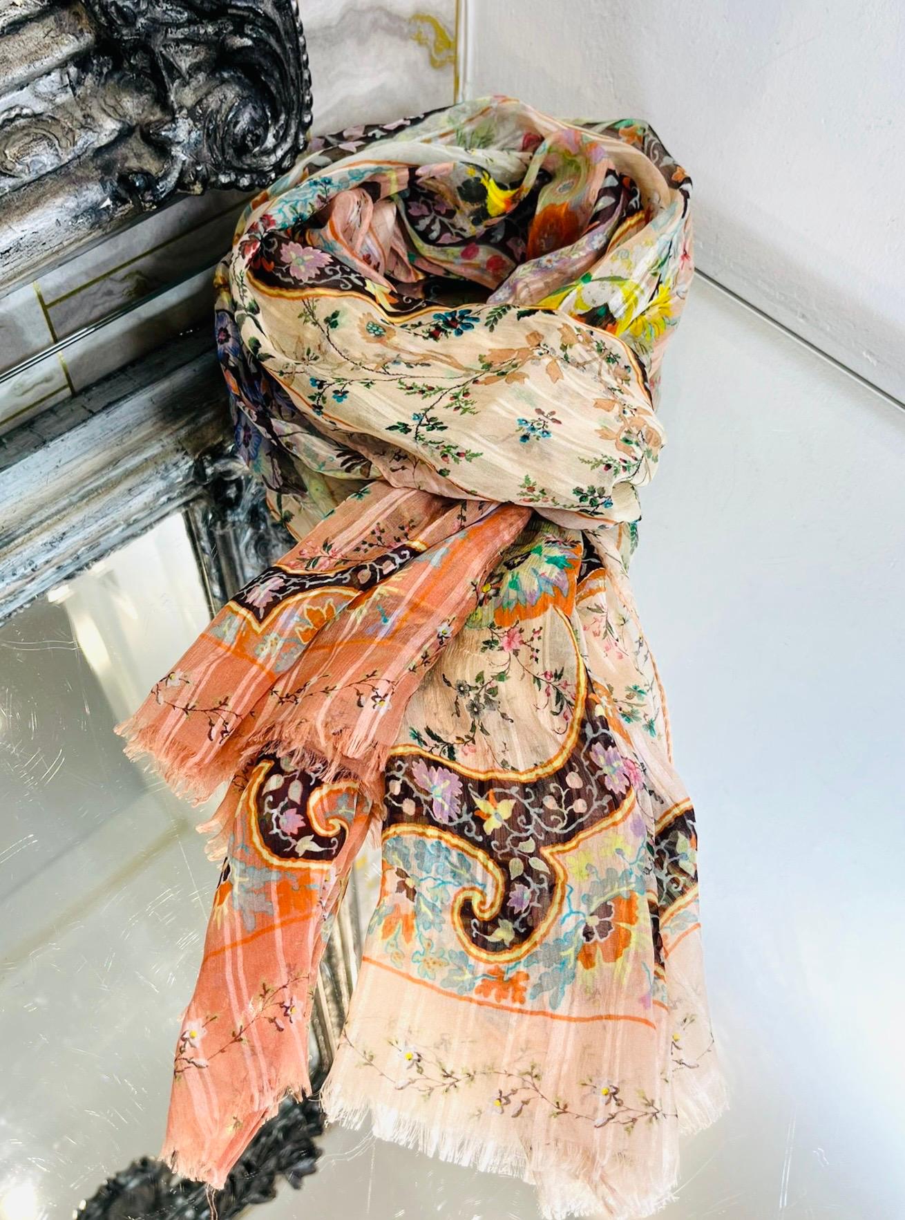 Etro Paisley Print Cashmere & Silk Scarf

Multicoloured scarf designed with the brand's signature Paisley print throughout.

Featuring fringe edges and peach ombre effect background.

Size – 172cm x 63cm

Condition – Very Good 

Composition –