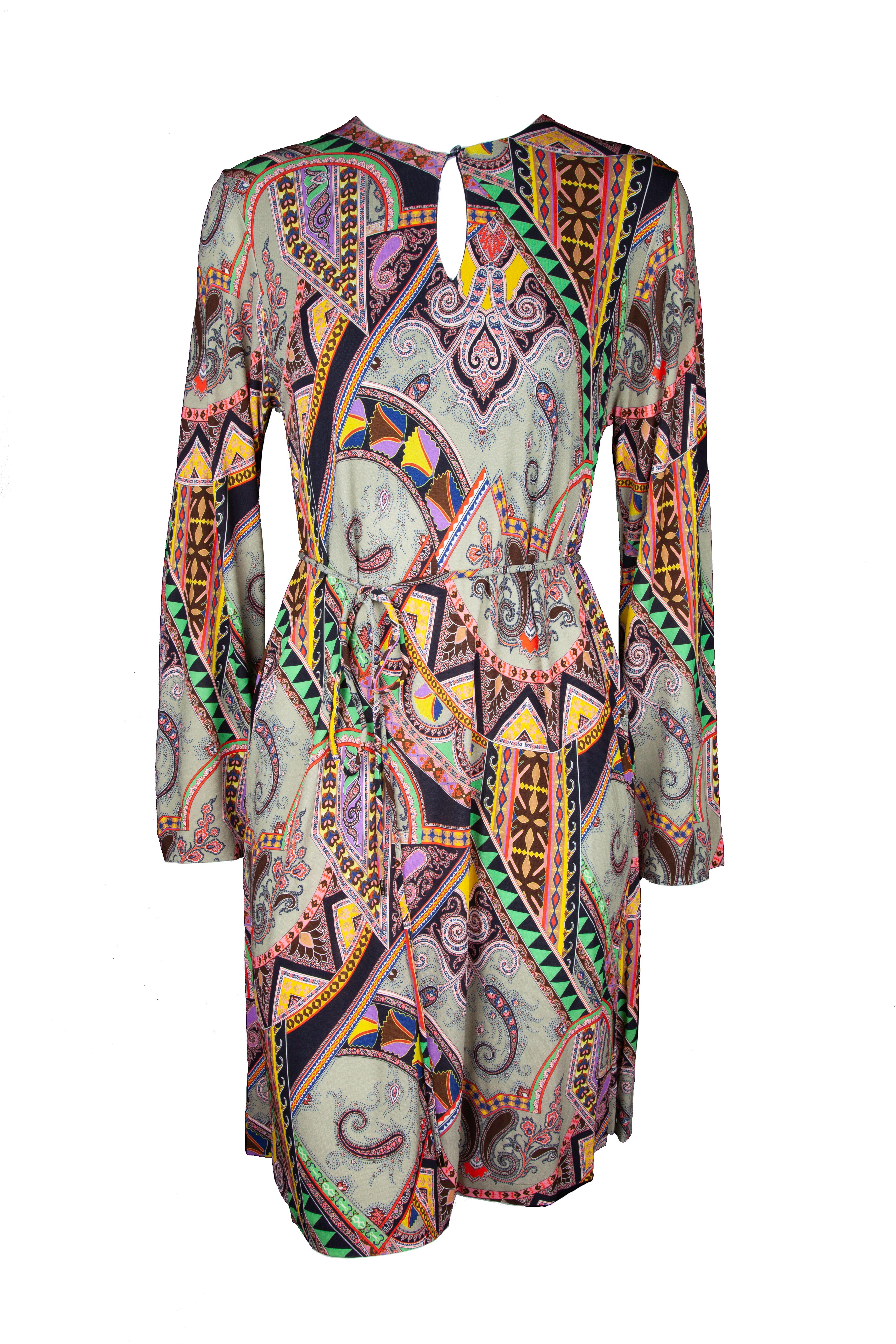 This Etro shift dress features an energetic paisley print, a button keyhole neckline, long sleeves, and a thin belt. With a stretchy and comfortable fabric, this dress is a great choice for most occasions. Brand new with tags. Made in Italy.

Size: