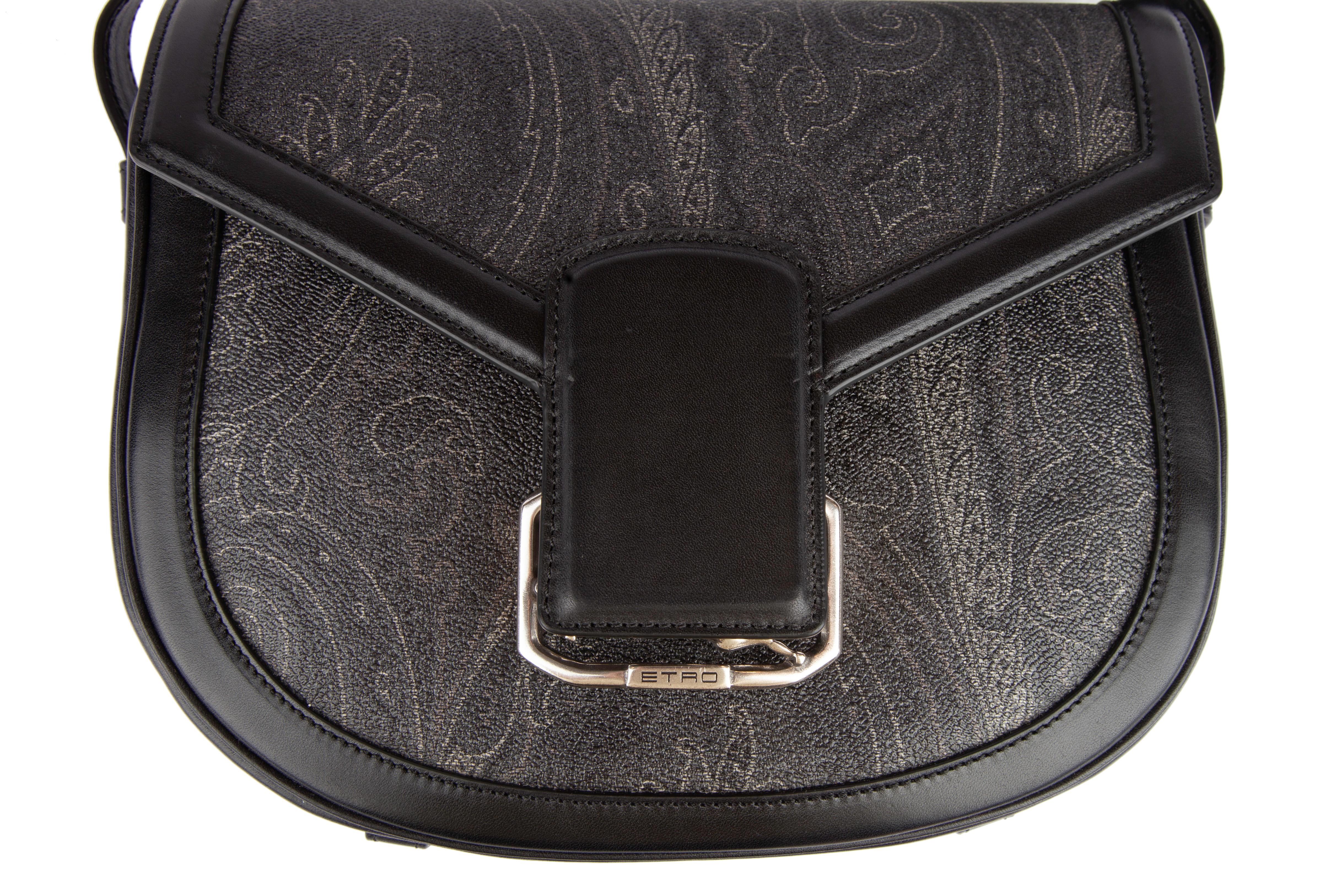 Women's Etro Pegaso Grey/Black Paisley Printed Leather Shoulder Bag w/ Adjustable Strap  For Sale