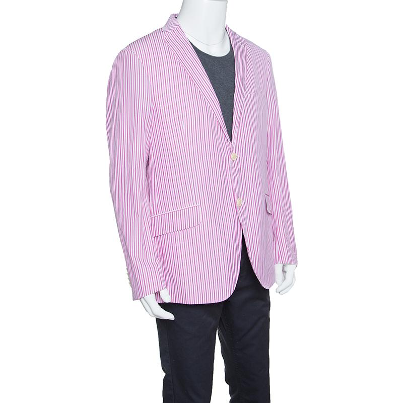 This splendid blazer from Etro is sure to make you look suave, smart and very handsome. The pink and white striped blazer is made of cotton and features notched lapels, button fastenings and twin pockets at the front. Ideal for the modern man, it