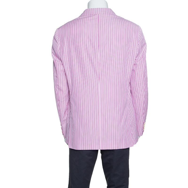 This splendid blazer from Etro is sure to make you look suave, smart and very handsome. The pink and white striped blazer is made of 100% cotton and features notched lapels, button fastenings and twin pockets at the front. Ideal for the modern man,