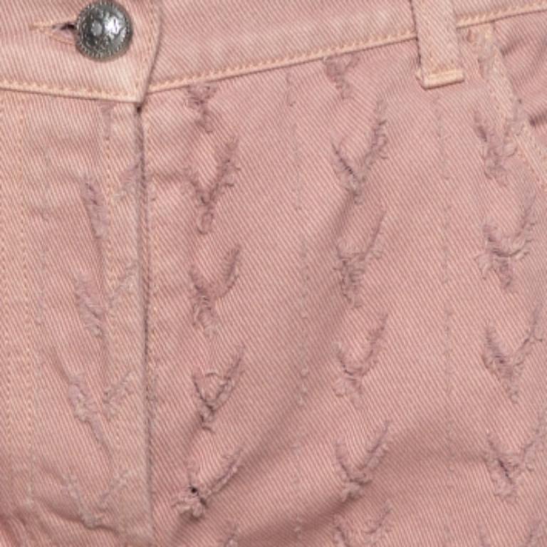 Don't miss out on style and pick this pretty looking pair of jeans. This denim is made from cotton, features a distressed pattern, and comes in a straight-leg silhouette. It is finished with a button fastening and five external pockets.