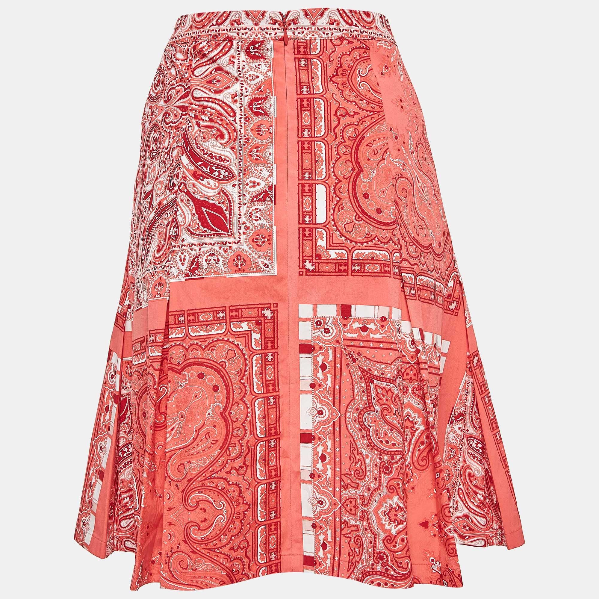 Experience the charm of designer clothing with this gorgeous skirt. Made from quality fabrics, the skirt has a simple allure and a great fit. Pair it up with a tailored blouse or a simple top and high heels.

Includes: Brand Tag