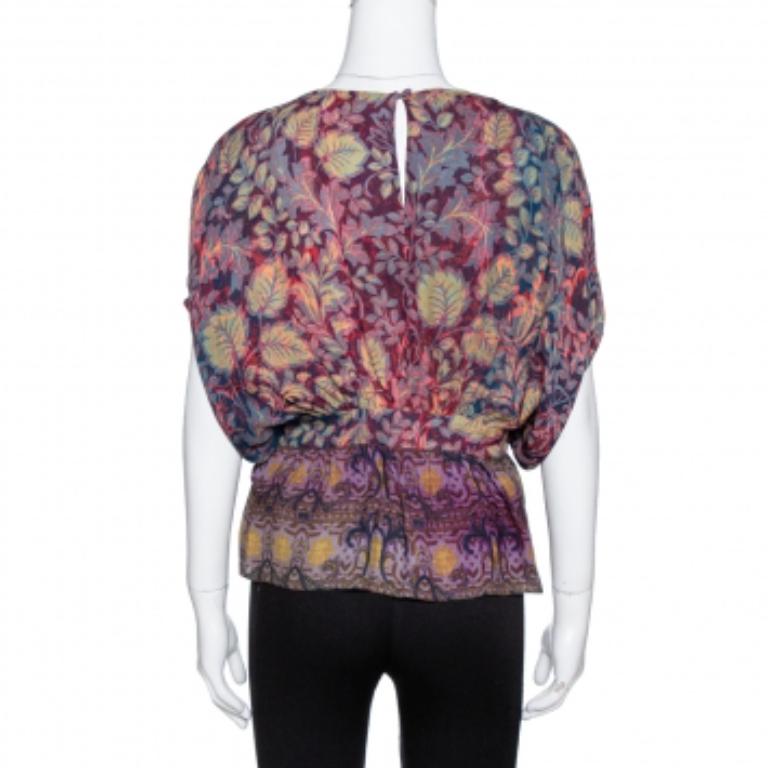 This blouse from Etro is well-crafted and absolutely gorgeous. In a stunning leaf print, this blouse features a peplum silhouette and buttoned fastening at the rear. Knit to perfection from chiffon silk, this piece is wonderful enough to help you