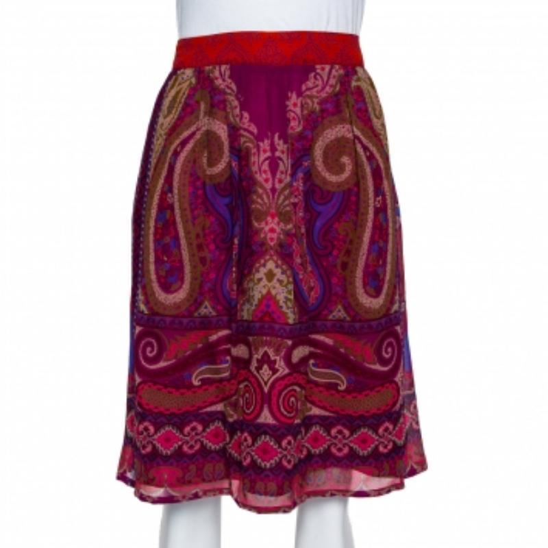 Effortlessly stylish and feminine, this Etro skirt is great for casual days. Tailored from a silk blend, it carries a purple hue and flaunts a signature paisley print all over. It has a chic silhouette and can be paired with a muted top.
