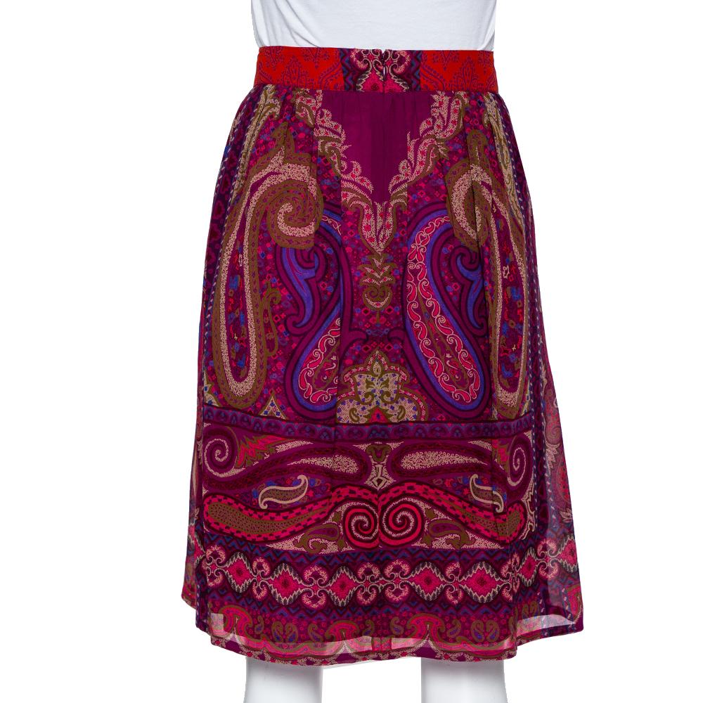 Effortlessly stylish and feminine, this Etro skirt is great for casual days. Tailored from a silk blend, it carries a purple hue and flaunts a signature paisley print all over. It has a chic silhouette and can be paired with a muted top.

