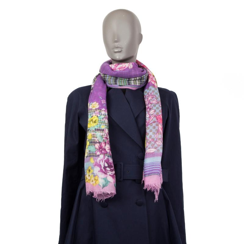 Länglicher Schal mit Blumen- und Karodruck von Etro aus lilafarbenem und rosafarbenem Kaschmir (100%) mit Details in Babyblau, Gelb, Grün und Off-White. Wurde getragen und ist in ausgezeichnetem Zustand.