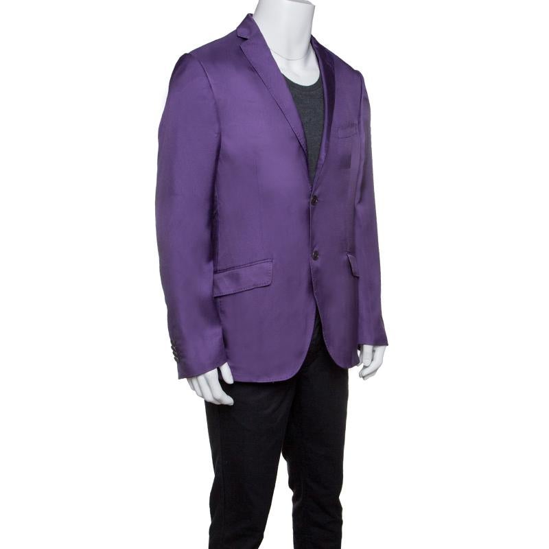 Chic, stylish and very modern, this Superleggera Minerva blazer from Etro is sure to make you look very handsome.The fabulous purple blazer is made of 100% silk and flaunts notched lapels, long sleeves with button detailing and pockets at the front.