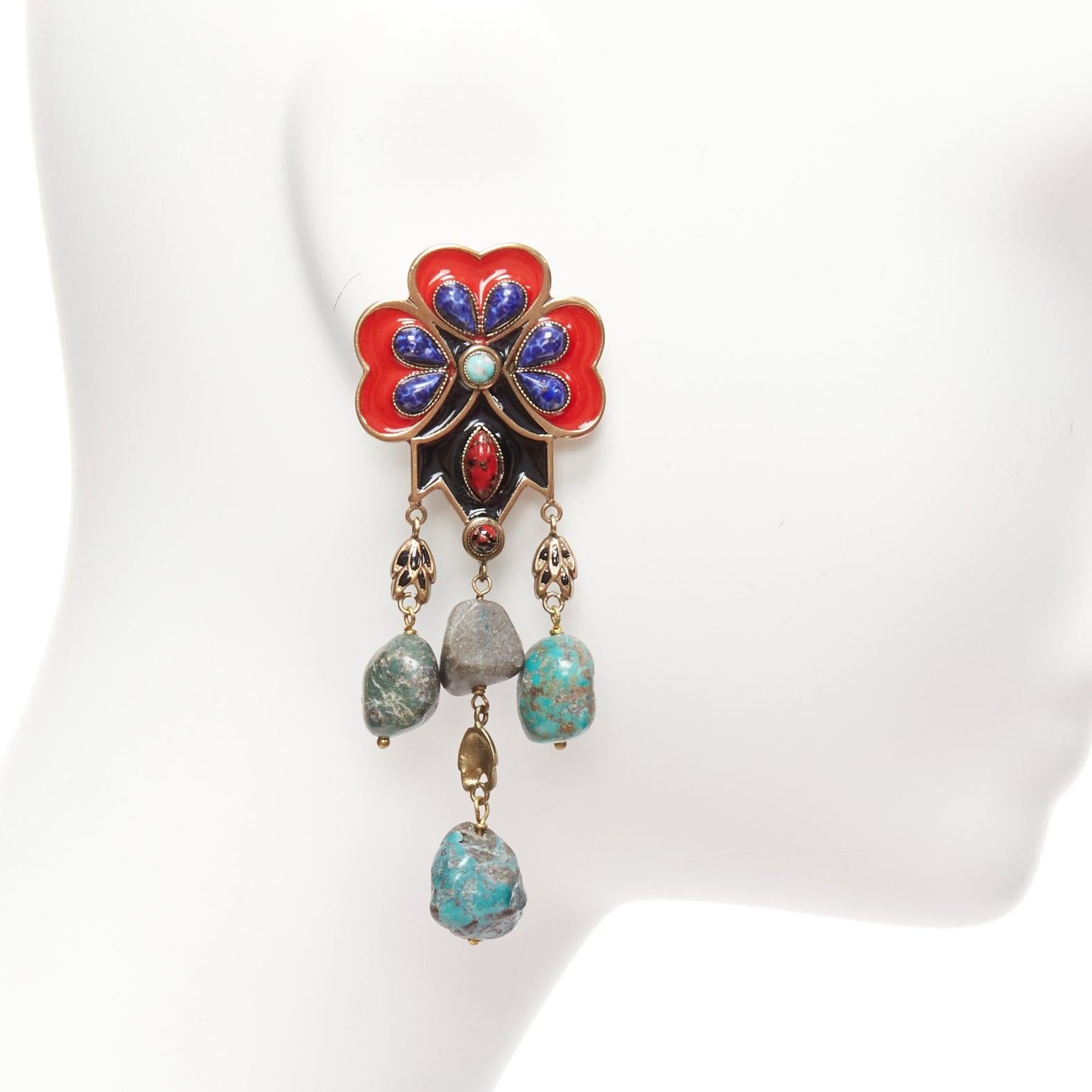 Donna Etro, orecchini a clip in oro a forma di fiore smaltato rosso-blu, con pietra a goccia. in vendita
