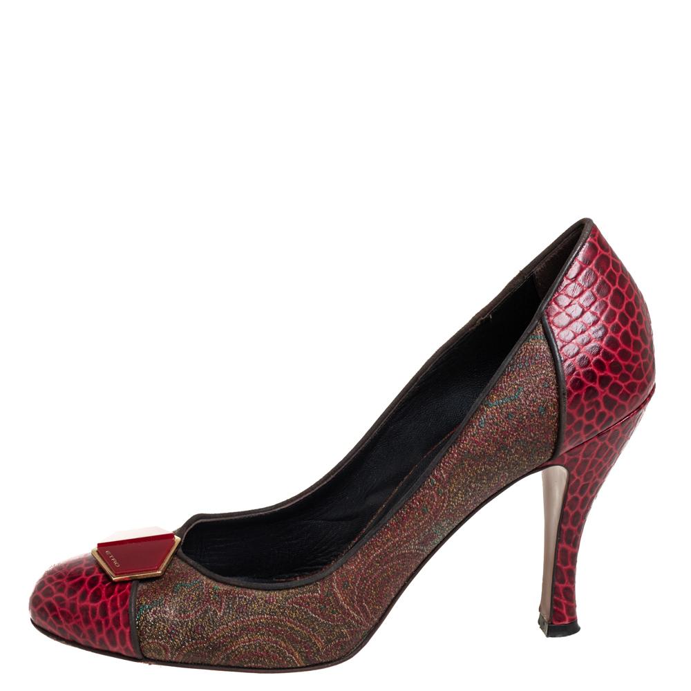 Add a luxe finish to your ensemble with this pair of pumps from the house of Etro. Finely crafted from paisley-coated canvas and croc-embossed leather, these shoes will offer comfortable support. The round-toe pumps are set atop 11 cm heels.

