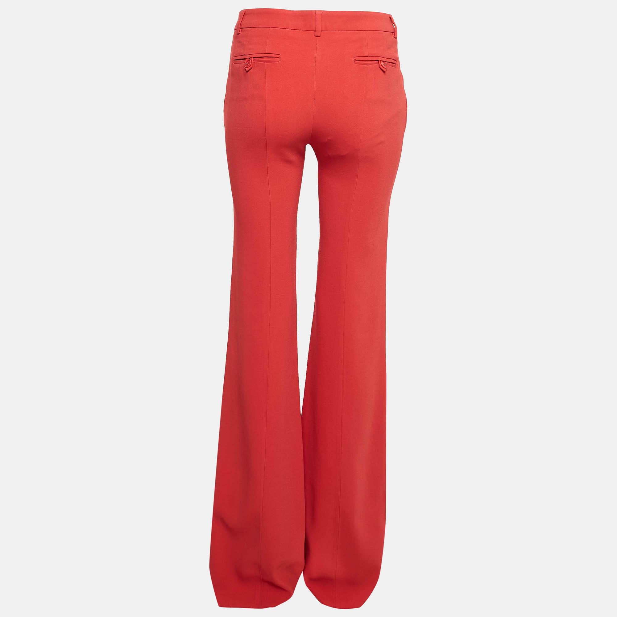 Enhance your attire with this pair of trousers. Designed into a superb silhouette and fit this pair of trousers will definitely make you look elegant.