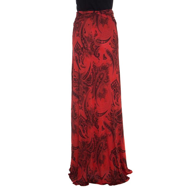 Who doesn't love paisley prints and with such a stunning maxi skirt from Etro, you are sure to elevate your obsession. The red creation is made of 100% viscose and features a draped silhouette. Pair it with pointed pumps and a leather clutch to look