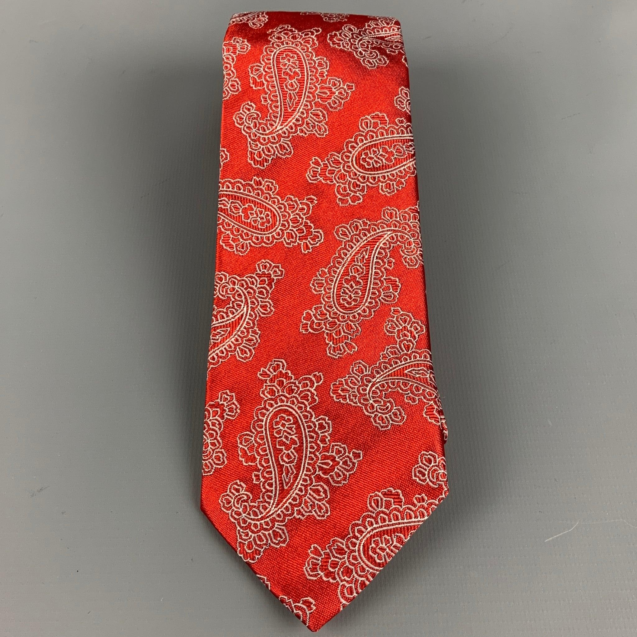 ETRO
necktie in a red silk featuring white jacquard paisley pattern. Made in Italy.Very Good Pre-Owned Condition. Minor marks. 

Measurements: 
  Width: 3 inches Length: 58 inches 
  
  
 
Reference: 127302
Category: Tie
More Details
    
Brand: 