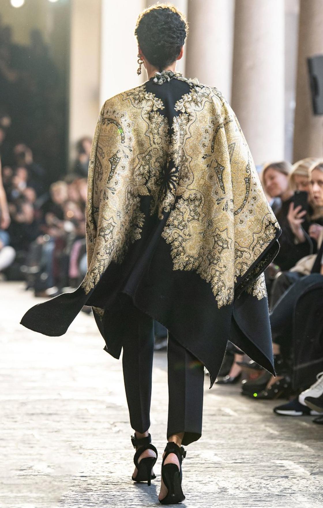 Etro Runway Black & Gold Metallic Paisley Pattern Wool-Blend Jacquard Cape In New Condition In Paradise Island, BS