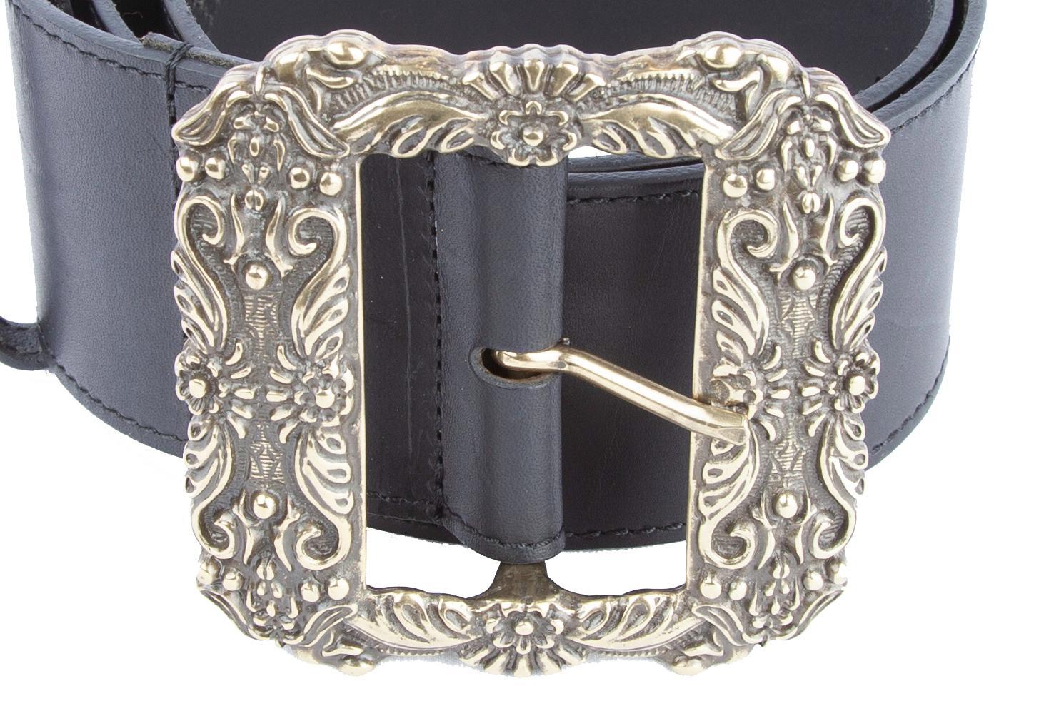 Etro Fall 2019 Runway black leather belt with large metal buckle. New item, never owned or worn, however it was on display in our boutique, which lead to a few minor scratches. Made in Italy.

Size Available: 75

Material: Calf Leather 100%, Metal