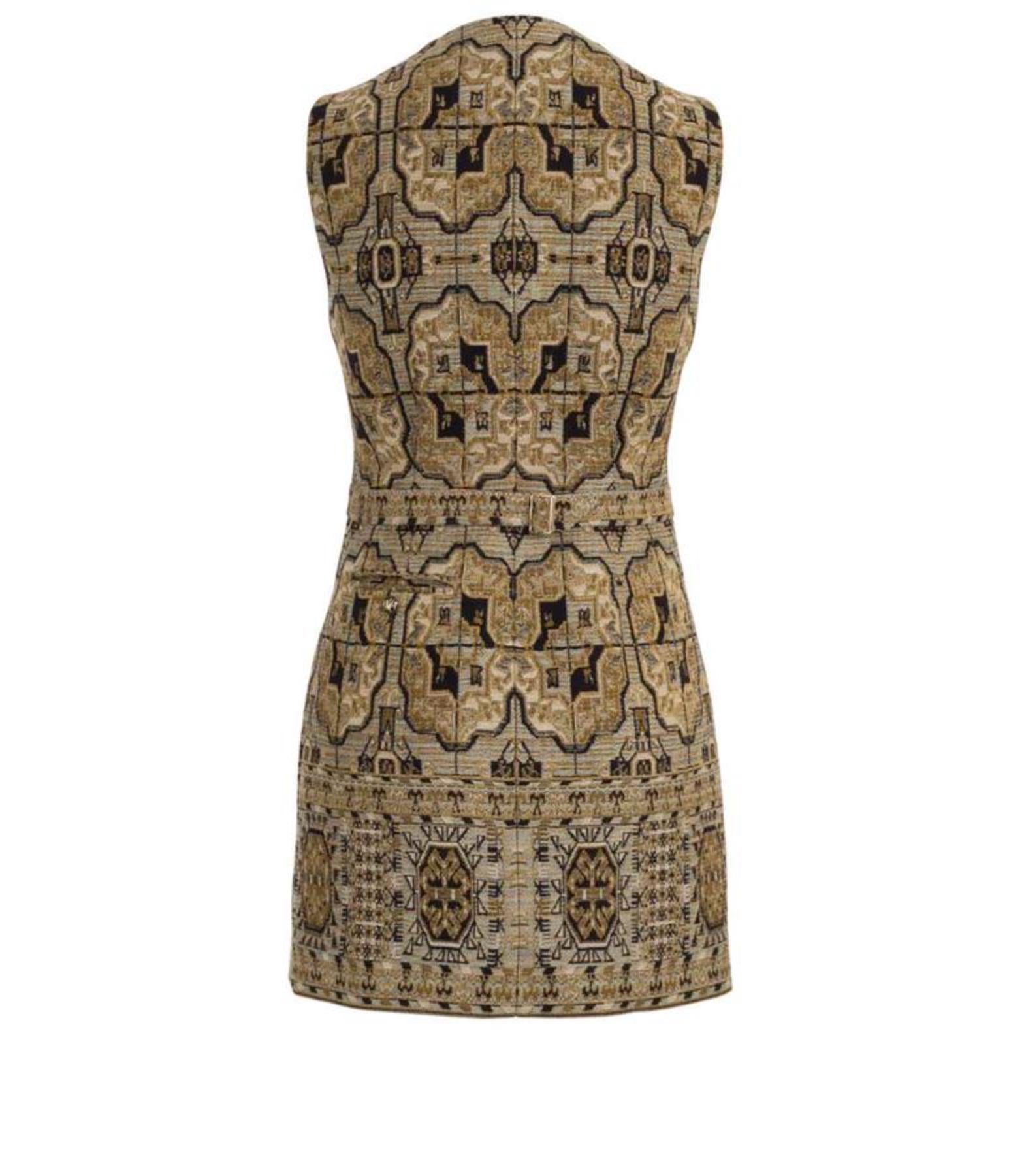 This Etro Fall 2019 Runway sleeveless black and beige jacquard slim fit button down mini dress / vest is made of blended wool and features two small flap pockets and buttons along the front. The lining is made of a cotton paisley pattern fabric.