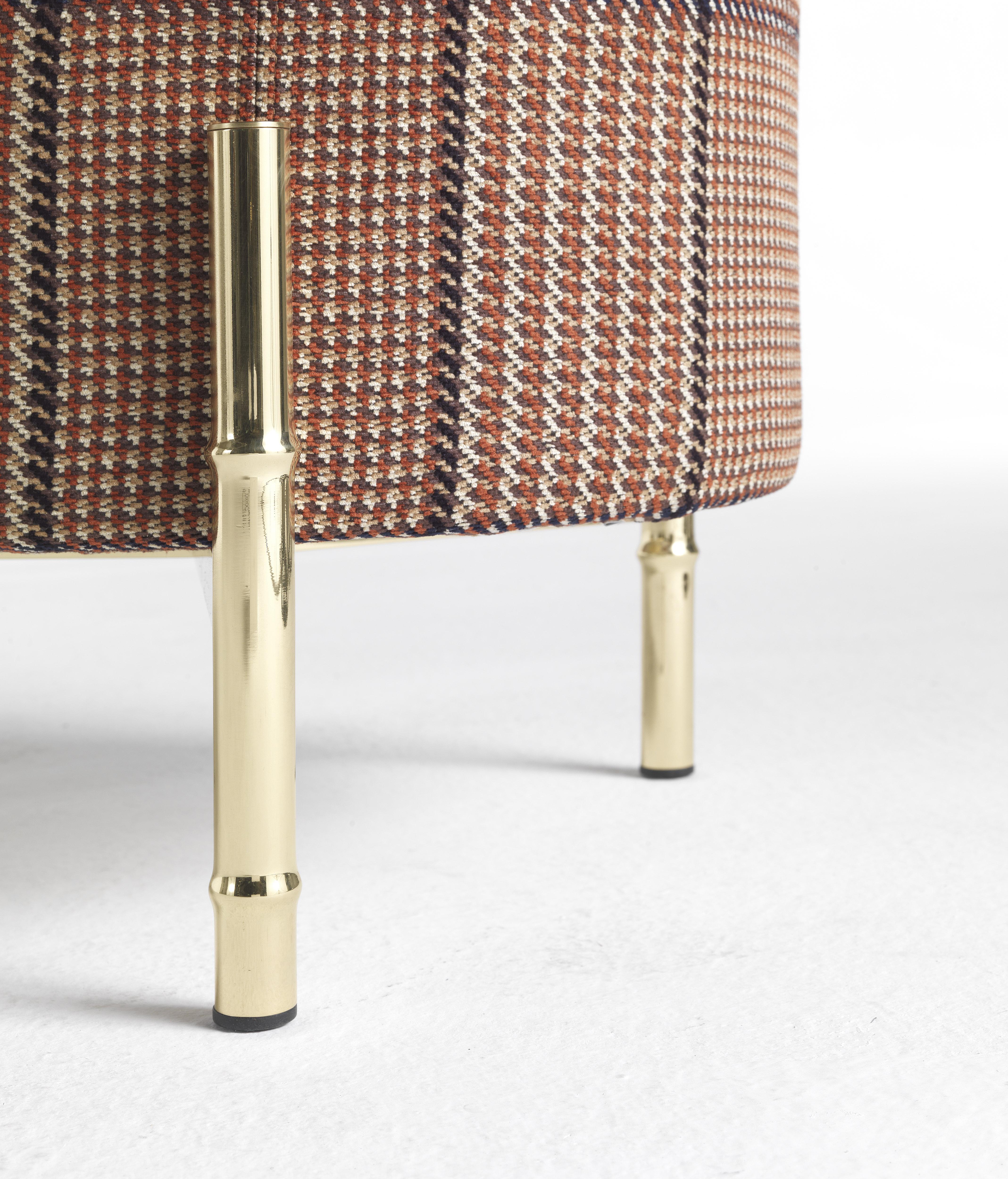 Available in two different shapes and sizes, Samarcanda pouf is a versatile and functional piece of furniture able to fit into any environments. The bamboo canes legs, natural elements re-interpreted in a precious version, combined with the elegant