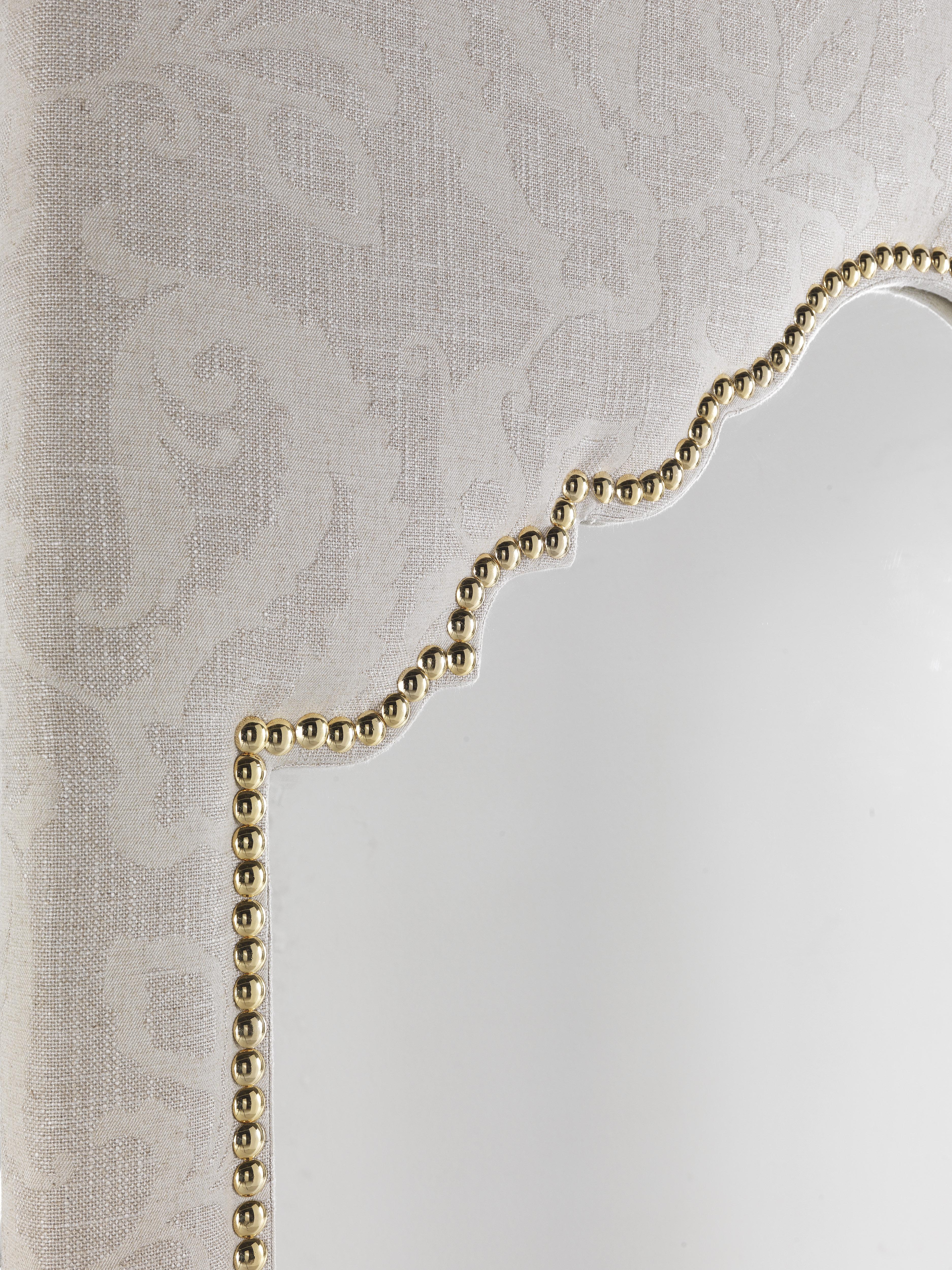21. Jahrhundert Shanti-Spiegel aus weißem Paisley-Stoff von Etro Home Interiors (Moderne) im Angebot