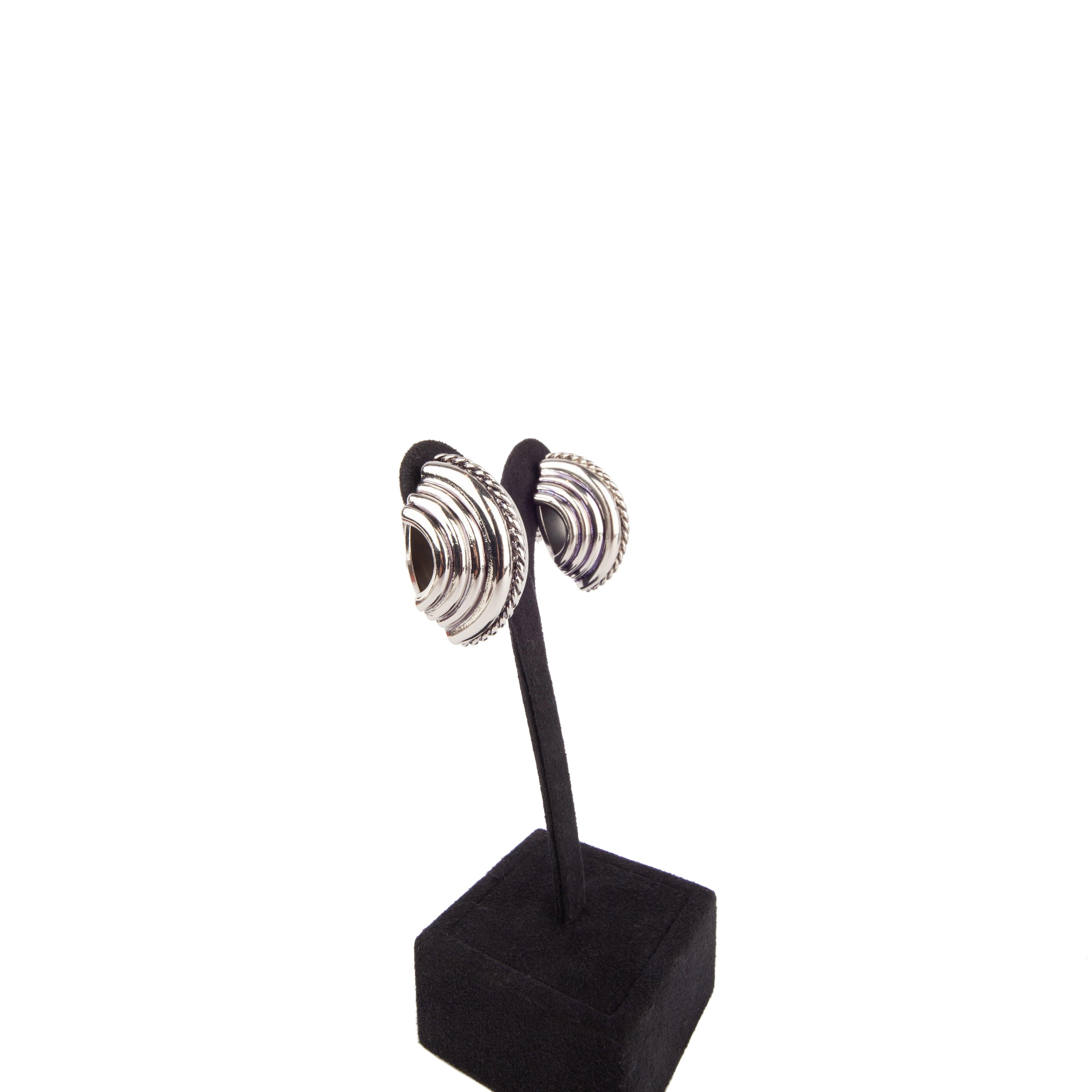 Etro Runway Silver Tone Semisphere Clip On Earrings In New Condition In Paradise Island, BS