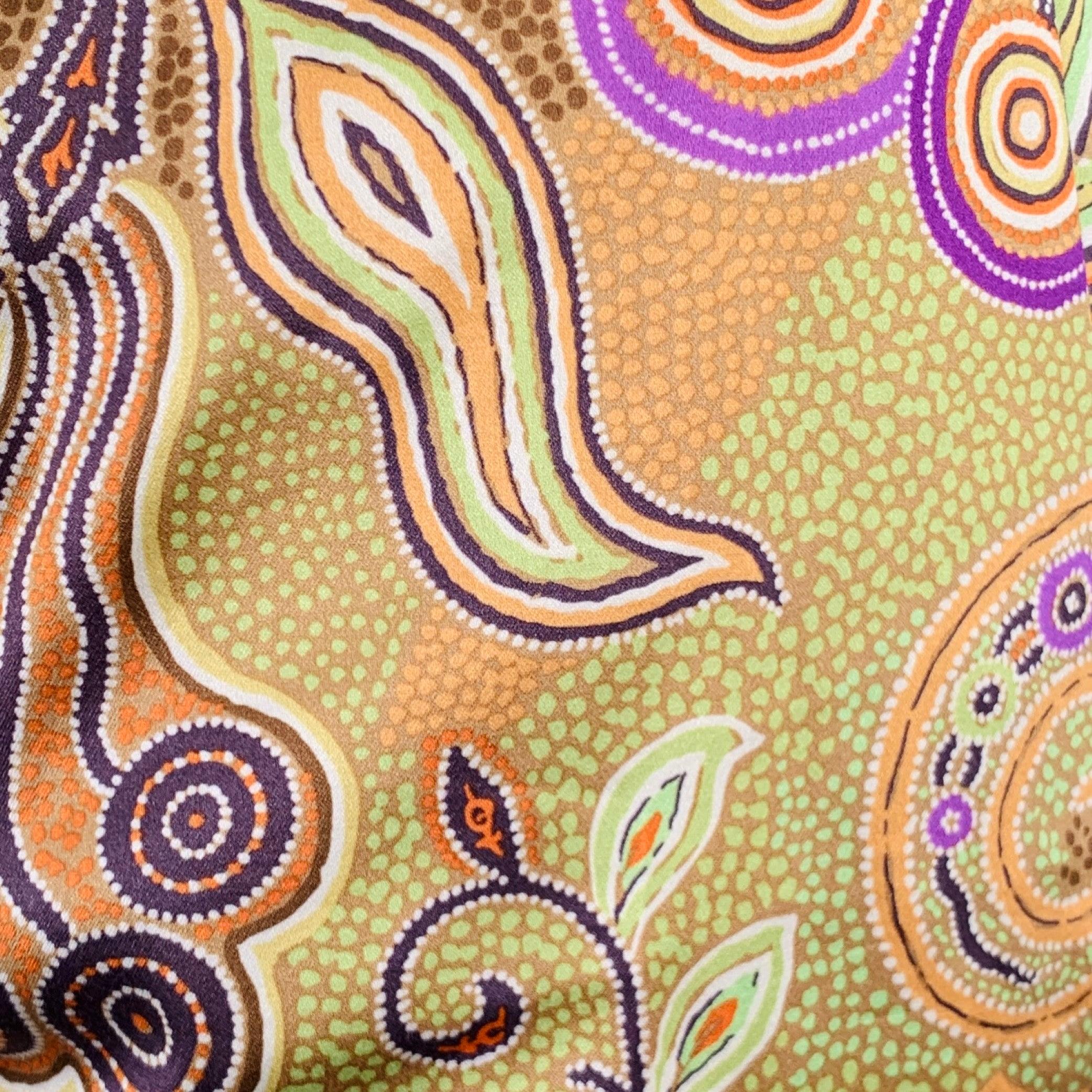 Pantalon décontracté ETRO
en coton tissé multicolore, avec un devant plat, un imprimé cachemire et une fermeture à glissière. Fabriquées en Italie. Note : ce vêtement a été modifié par un professionnel. Veuillez vérifier les mesures.Excellent état