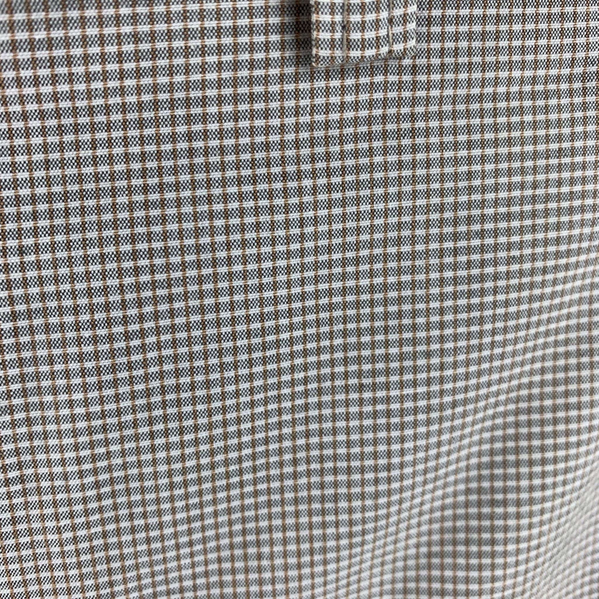 ETRO Bermudashorts aus khakifarbener Baumwolle mit Reißverschluss. Ausgezeichneter gebrauchter Zustand. 

Markiert:   32 

Abmessungen: 
  Taille: 32 Zoll Erhöhung: 10 Zoll Innennaht: 8,5 Zoll 
  
  
 
Referenz: 126421
Kategorie: Kurze Hosen
Mehr