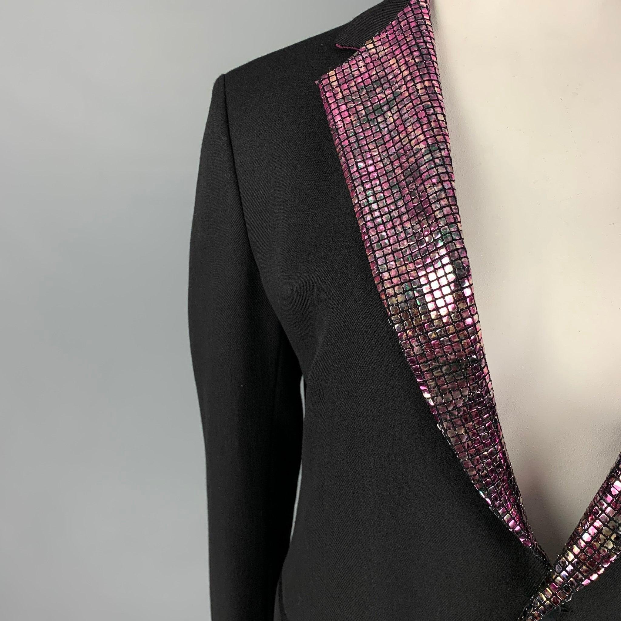 ETRO jacket comes in a black wool with a full print liner featuring a pink metallic notch lapel, slit pockets, single back vent, and a double button closure. Made in Italy.
Excellent
Pre-Owned Condition. 

Marked:   46 

Measurements: 
 
Shoulder: