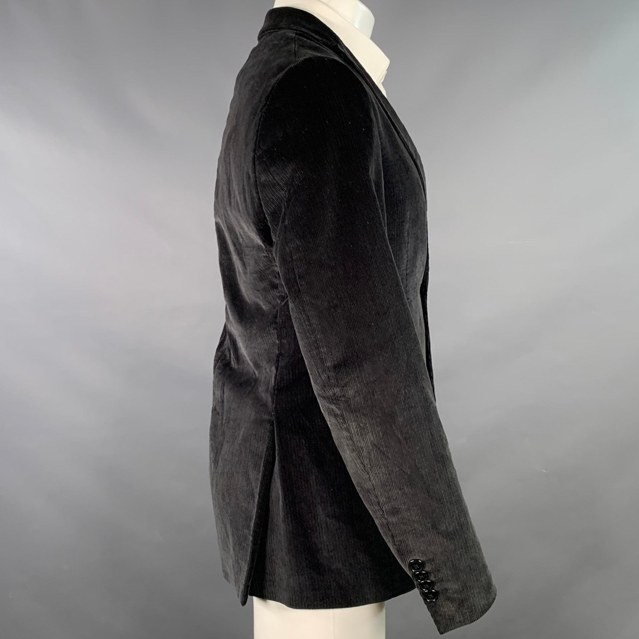 ETRO sport coat
in a black cotton stretch blend corduroy featuring a notch lapel, double vented back, and double button closure. Made in Italy.Very Good Pre-Owned Condition. Minor marks. 

Marked:   IT 48 

Measurements: 
 
Shoulder: 17 inches