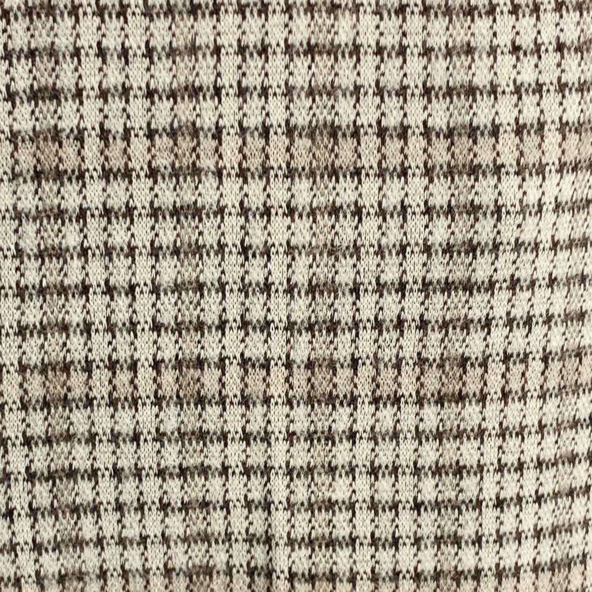 ETRO dress pants
in a
grey and taupe cotton wool blend fabric featuring a houndstooth pattern, flat front style, slim fit, and zip fly cosure. Made in Italy.
This item features an unfinished hem to tailor to your perfect fit! It has also been