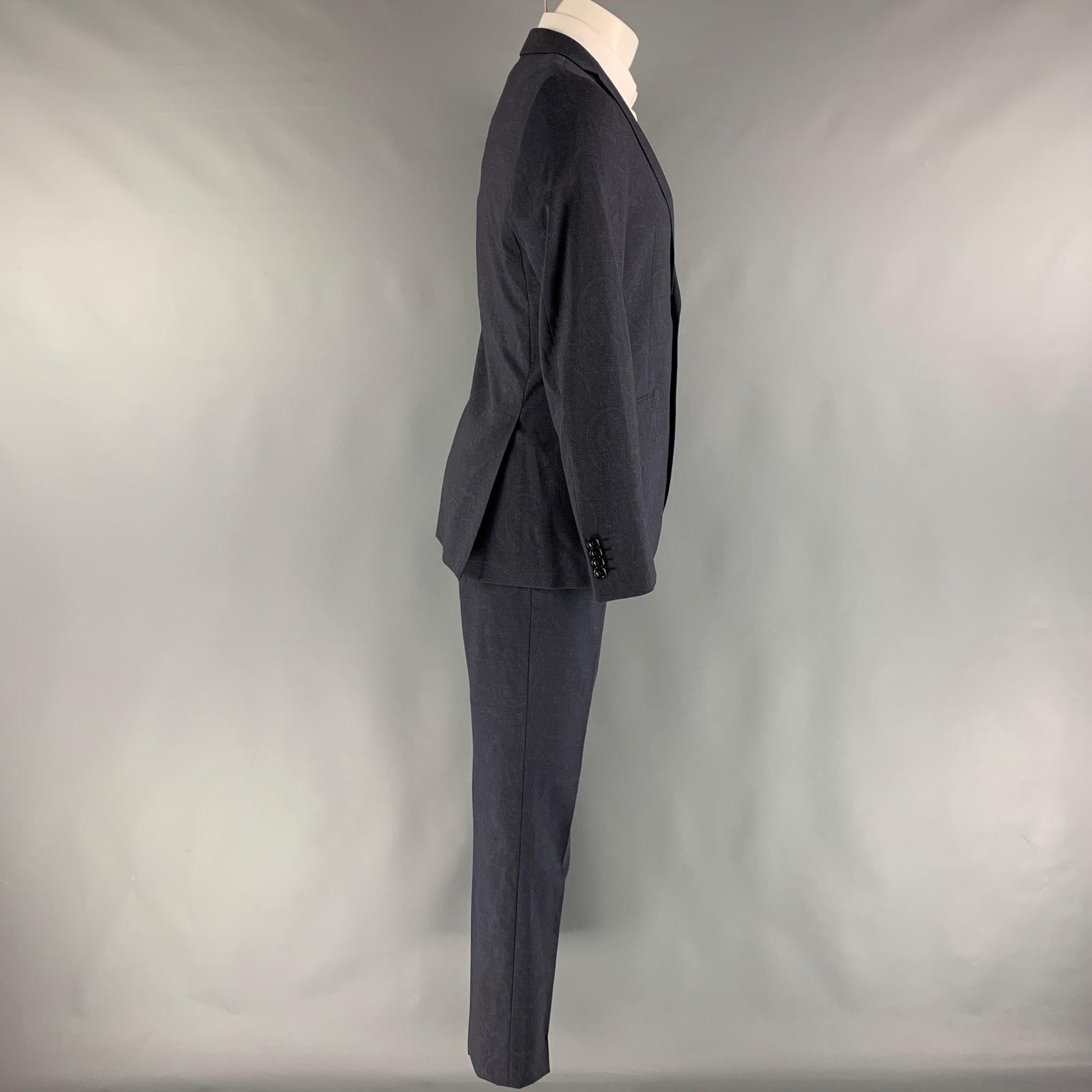 ETRO Size 38 Navy Paisley Wool  Elastane Notch Lapel 32 31 Suit In Excellent Condition For Sale In San Francisco, CA