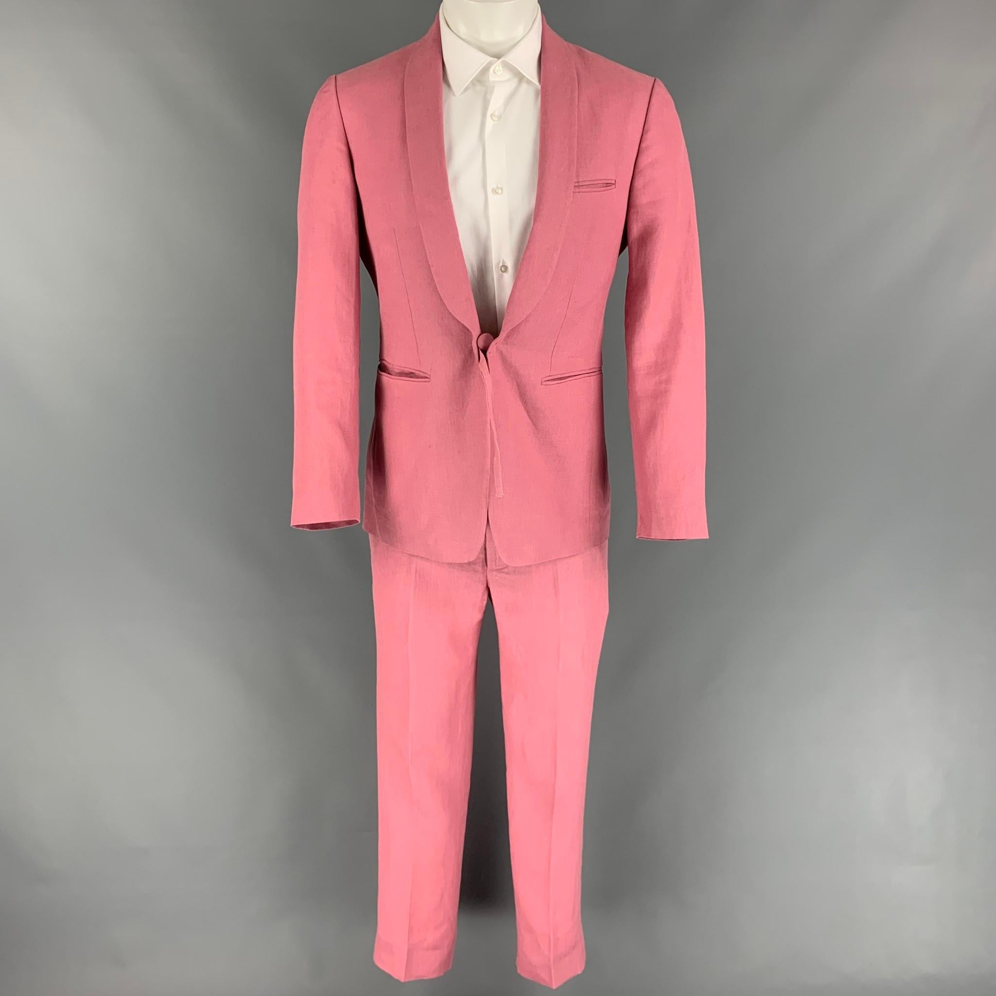 ETRO suit comes in a pink linen with a full liner and includes a single breasted, single button sport coat with a shawl collar and matching flat front trousers. Made in Italy. 

Very Good Pre-Owned Condition.
Marked:
