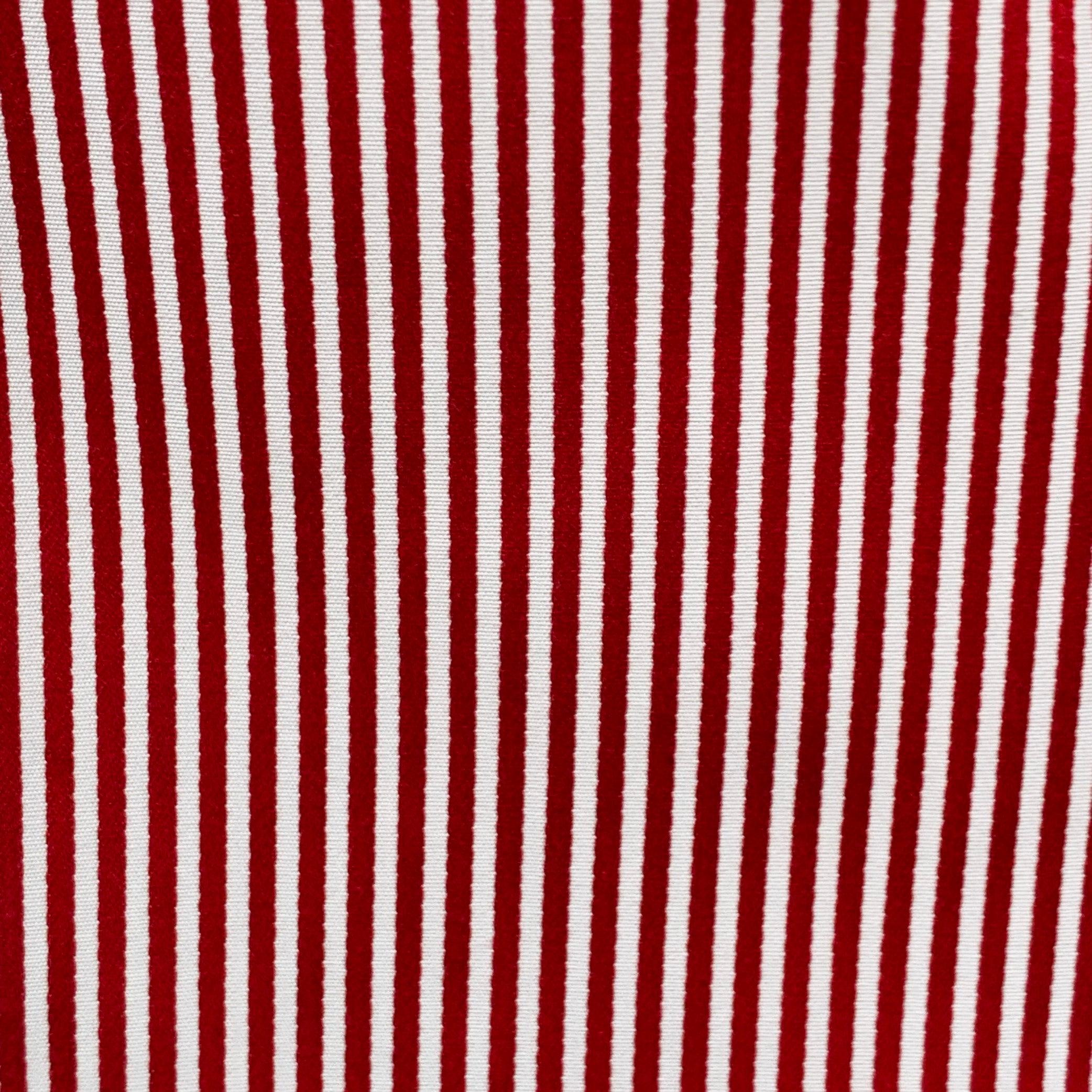 ETRO long sleeve shirt
in a red and white cotton woven fabric featuring a stripe pattern, spread collar, and button closure. Made in Italy.Very Good Pre-Owned Condition. Minor signs of wear. 

Marked:   38 

Measurements: 
 
Shoulder: 15.5 inches