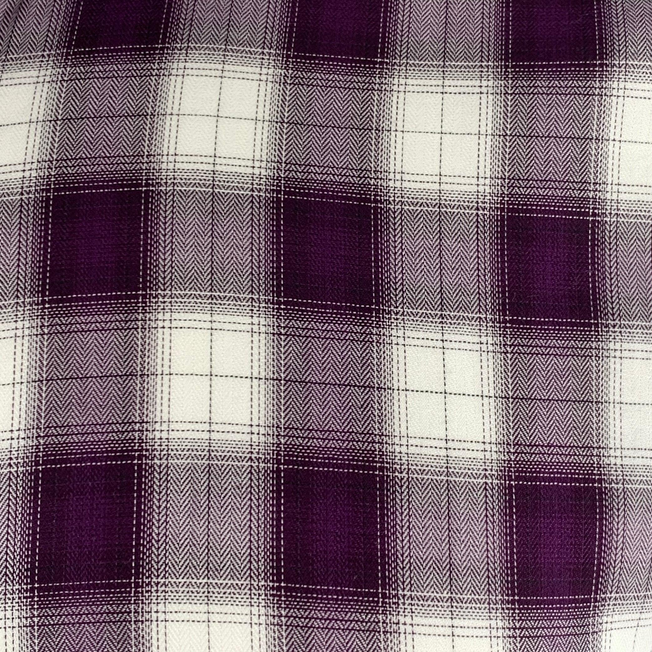 ETRO long sleeve shirt
in a purple and white cotton woven fabric featuring a plaid pattern, spread collar, and button closure. Made in Italy.Excellent Pre-Owned Condition. 

Marked:   39 

Measurements: 
 
Shoulder: 16 inches Chest: 41 inches