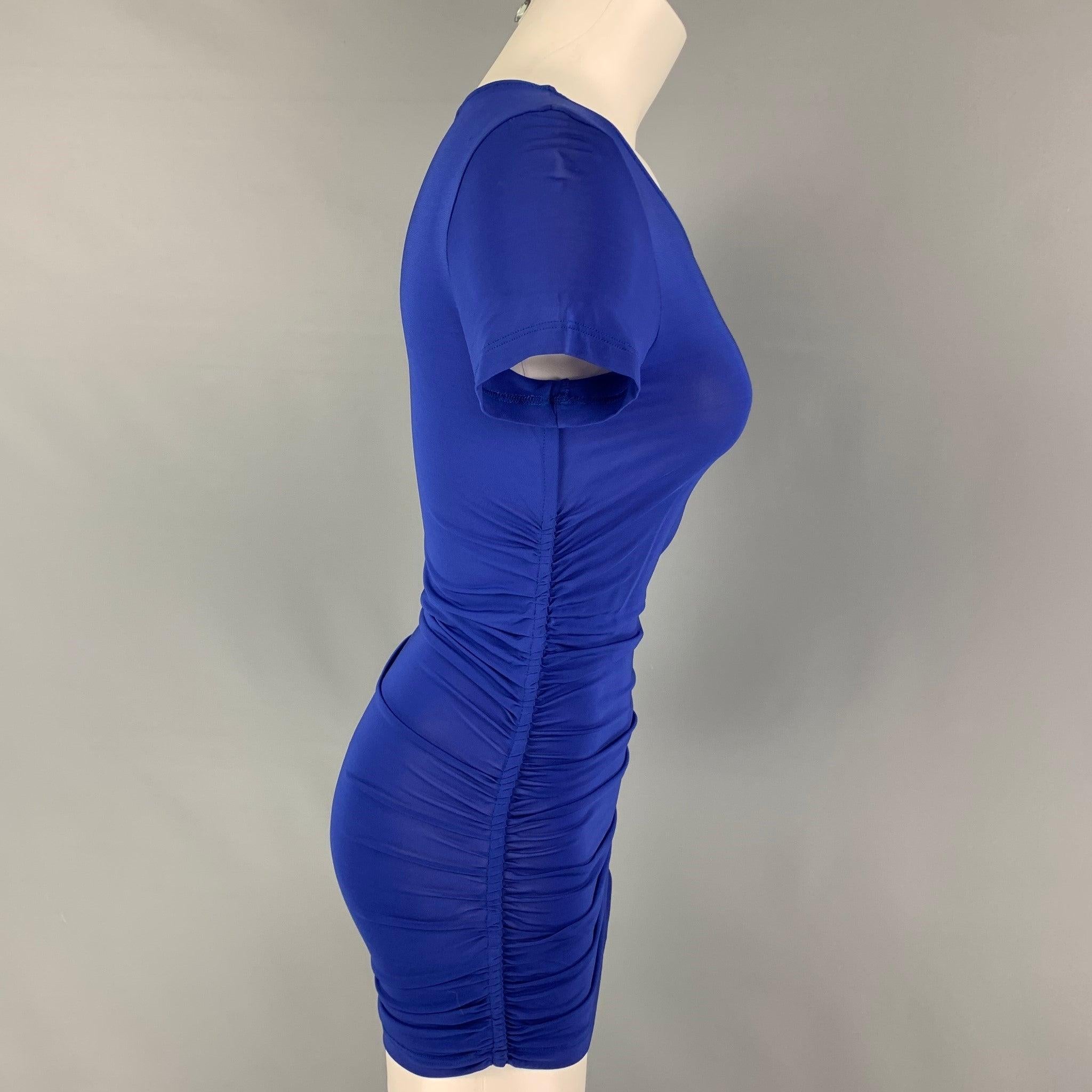 ETRO blouse comes in a cobalt stretch viscose featuring a side ruched design and short sleeves. Made in Italy. Very Good
Pre-Owned Condition. Small hole a back. As-Is.  

Marked:   40 

Measurements: 
 
Shoulder: 15 inches Bust: 28 inches  Sleeve: