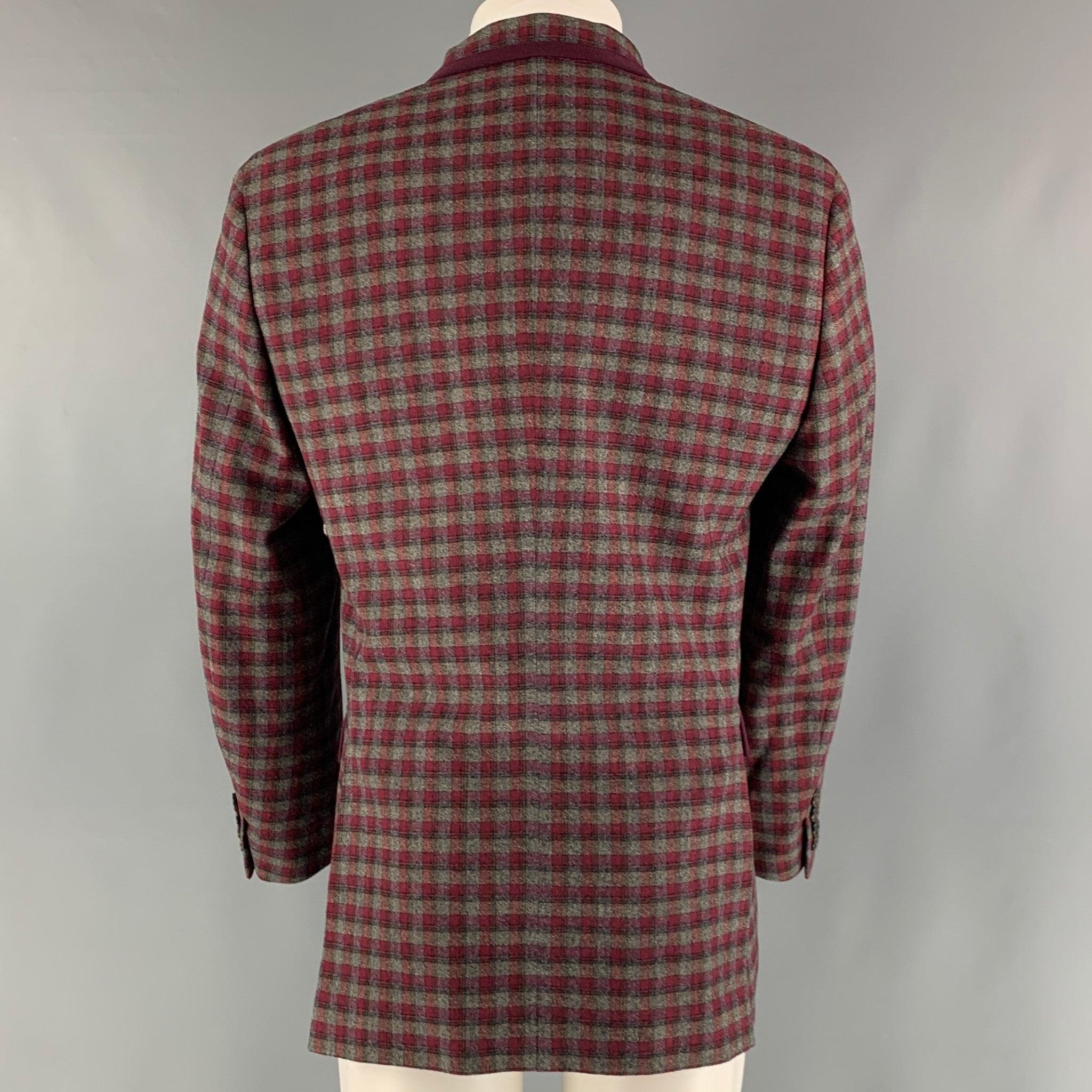 ETRO Size 40 Grey Burgundy Checkered Cotton Blend Notch Lapel Sport Coat In Good Condition For Sale In San Francisco, CA