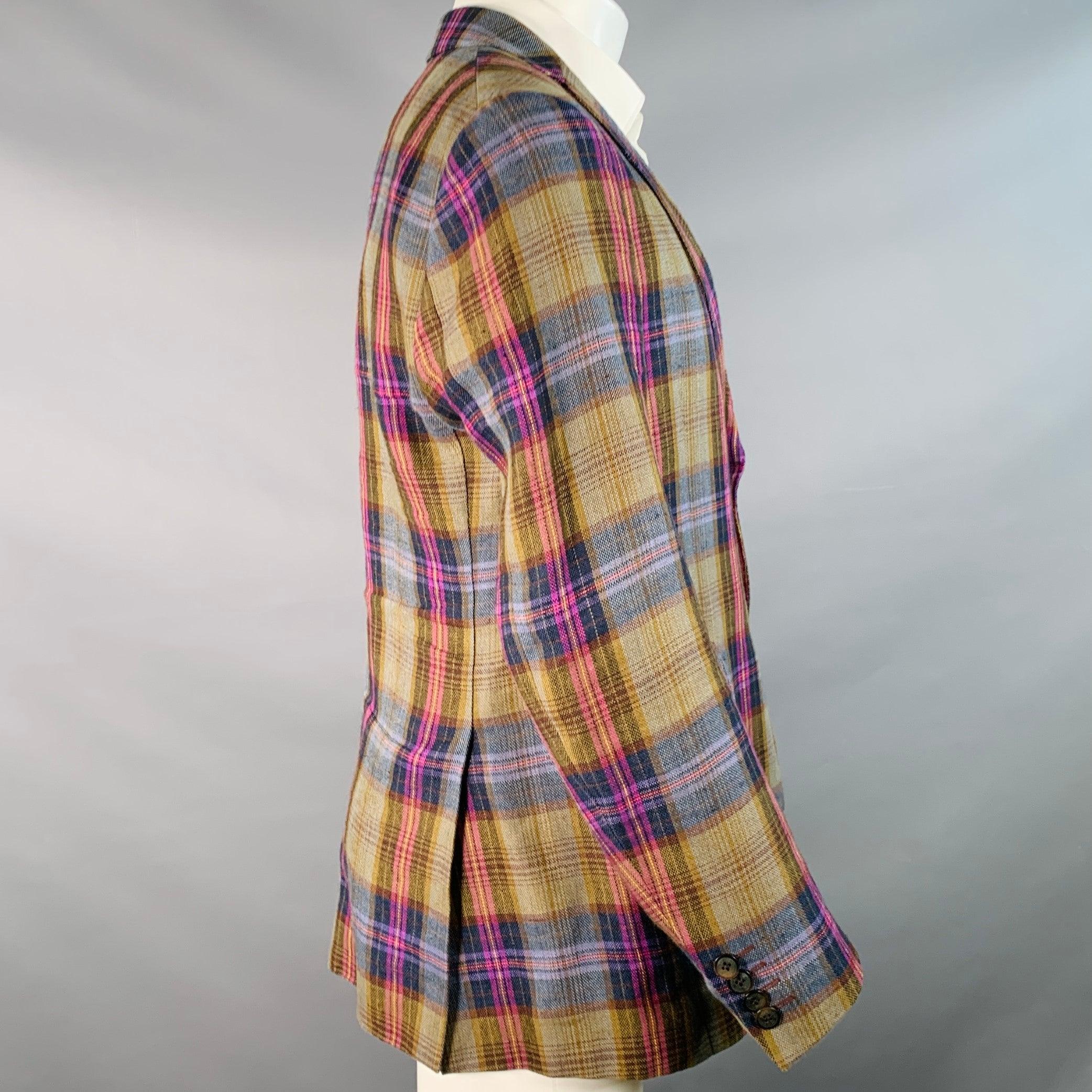 ETRO-Sportmantel
aus einer mehrfarbigen Leinenmischung mit Karomuster, Revers mit Kerbe, doppeltem Schlitz im Rücken und doppeltem Knopfverschluss. Made in Italy Ausgezeichneter Pre-Owned Zustand.  

Markiert:   IT 50 

Abmessungen: 
 
Schultern: 18