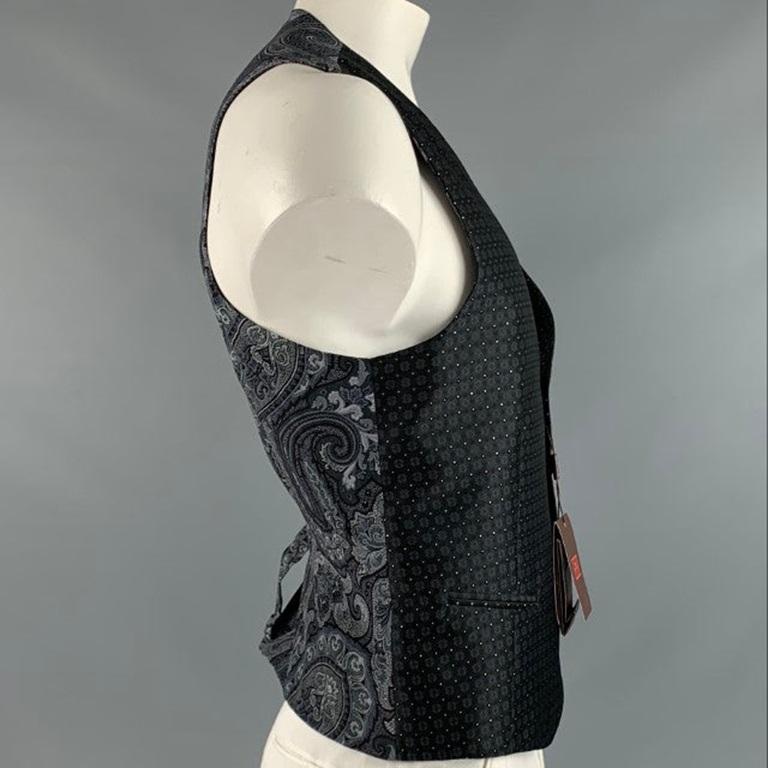 ETRO vest
in a black and grey polyester blend fabric featuring abstract jacquard floral pattern, silk paisley back, and a button closure. Made in Italy.New with Tags. 

Marked:   56  

Measurements: 
 
Shoulder: 14.5 inches Chest: 46 inches Length: