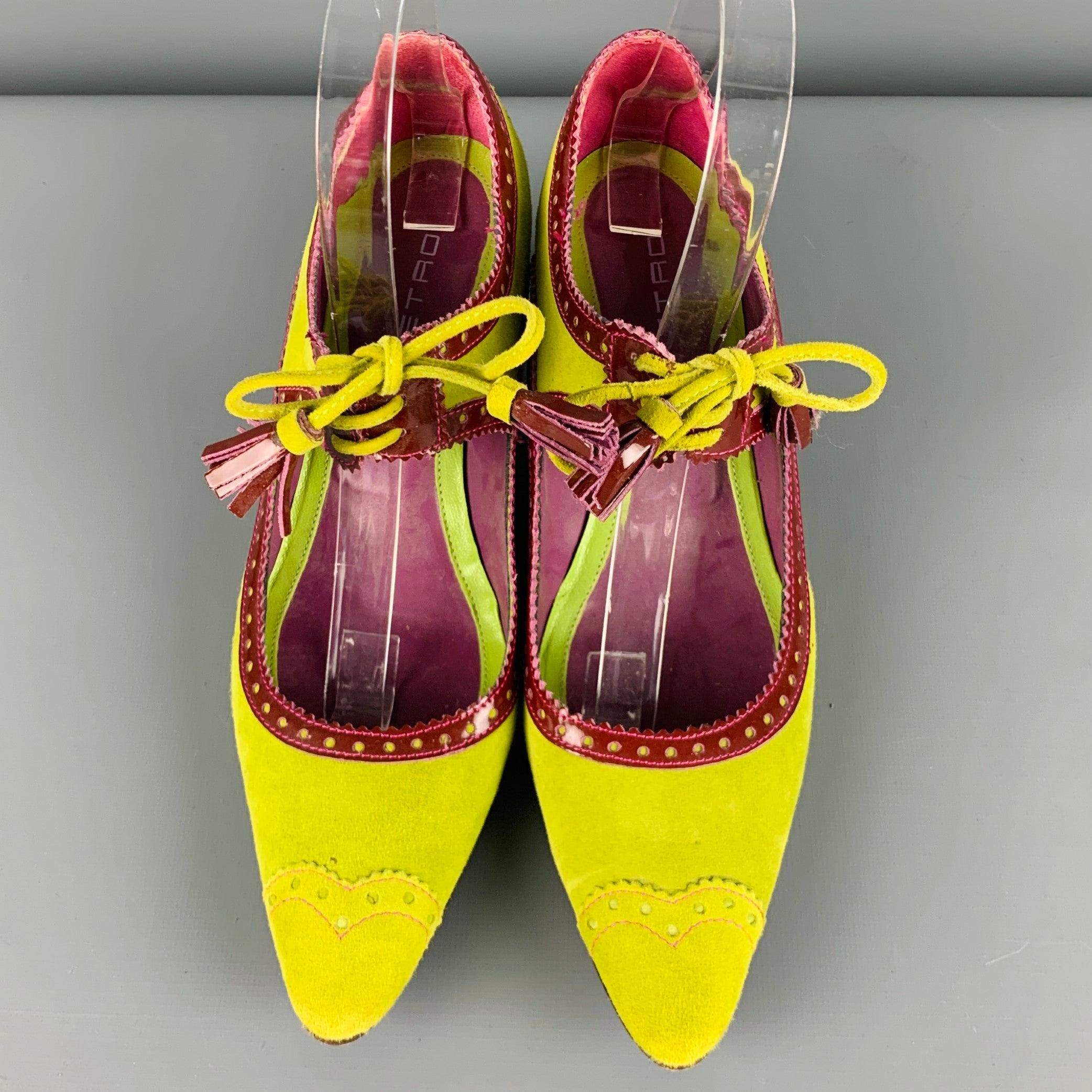 ETRO Size 7.5 Green Burgundy Suede Perforated Patent Leather Tassel Pumps In Good Condition For Sale In San Francisco, CA