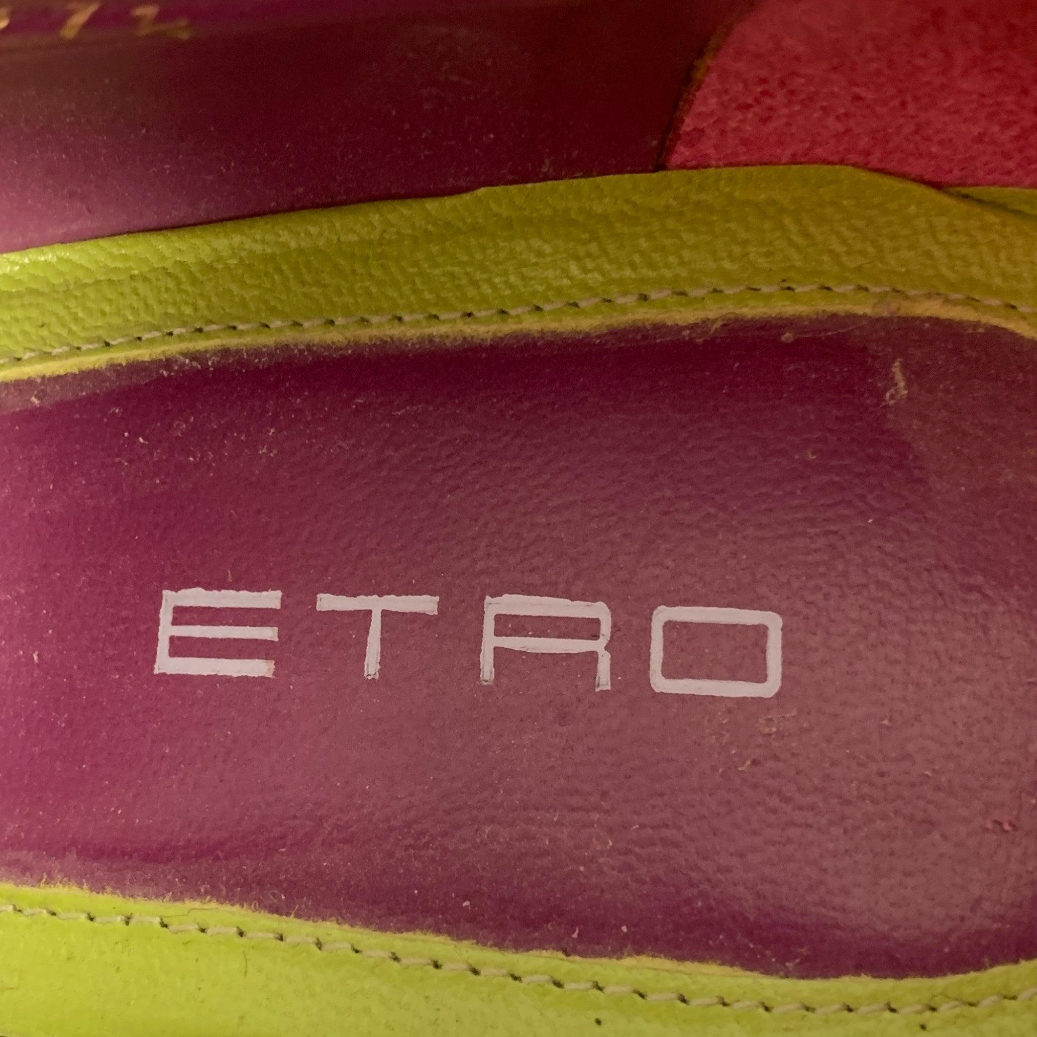 ETRO Size 7.5 Green Burgundy Suede Perforated Patent Leather Tassel Pumps For Sale 2