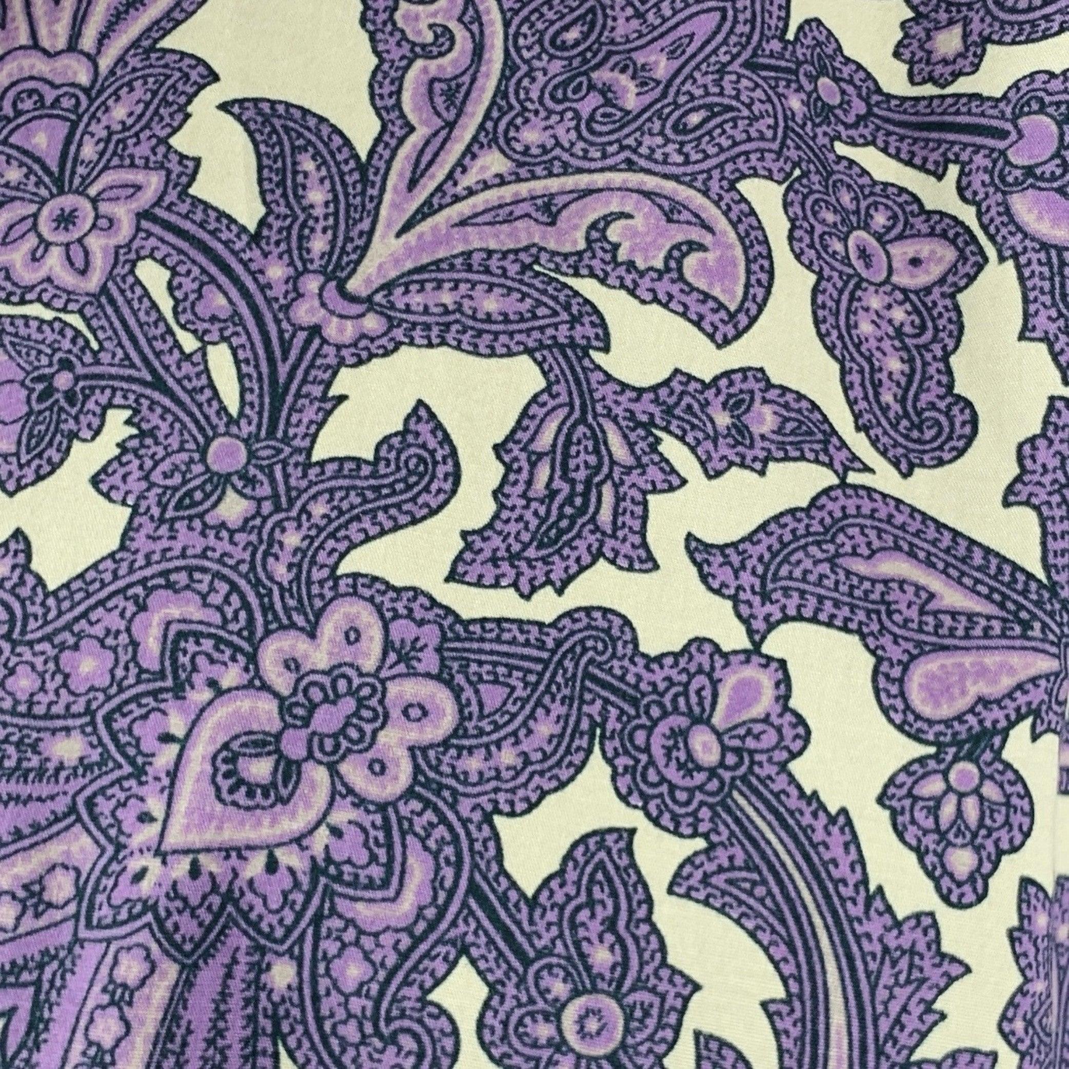ETRO long sleeve shirt in a khaki and purple cotton blend fabric featuring a paisley pattern, cutaway collar, and button closure. Made in Italy.Excellent Pre-Owned Condition. 

Marked:   43 

Measurements: 
 
Shoulder: 17 inches Chest: 43 inches