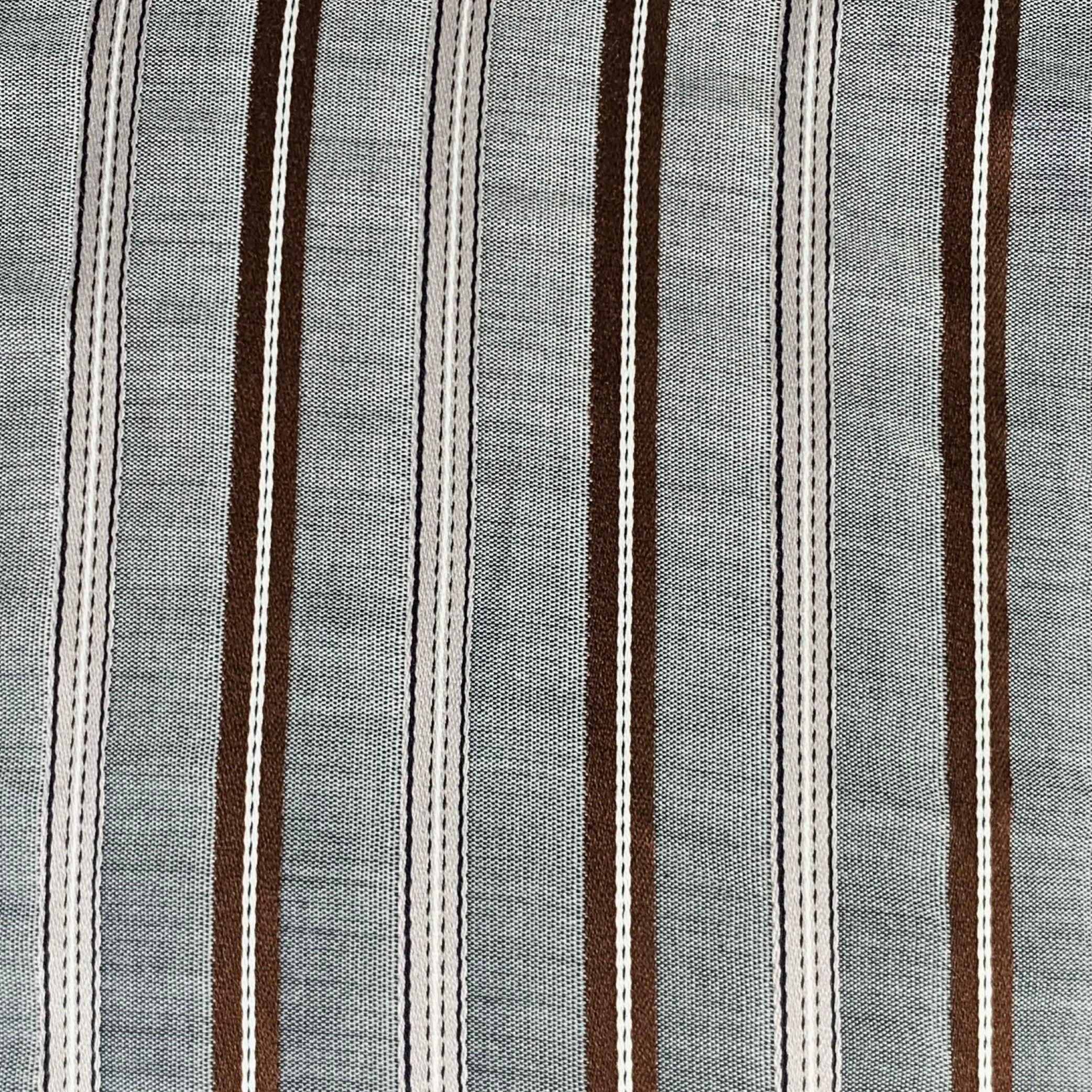 ETRO long sleeve shirt
in a grey cotton woven fabric featuring a stripe design, cutaway collar, and button closure. Made in Italy.Excellent Pre-Owned Condition. 

Marked:   39 

Measurements: 
 
Shoulder: 17.5 inches Chest: 41 inches Sleeve: 26