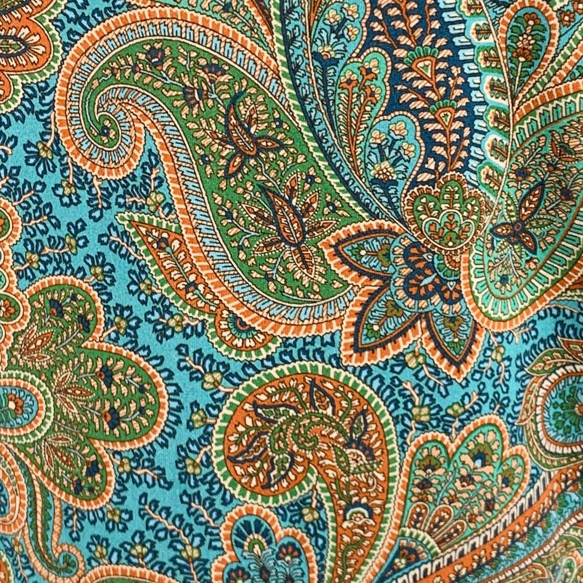 ETRO t-shirt
in a blue and orange cotton fabric featuring a paisley pattern, short sleeves, and crew neck. Made in Italy.Excellent Pre-Owned Condition. 

Marked:   S 

Measurements: 
 
Shoulder: 19.5 inches Chest: 39 inches Sleeve: 7 inches Length: