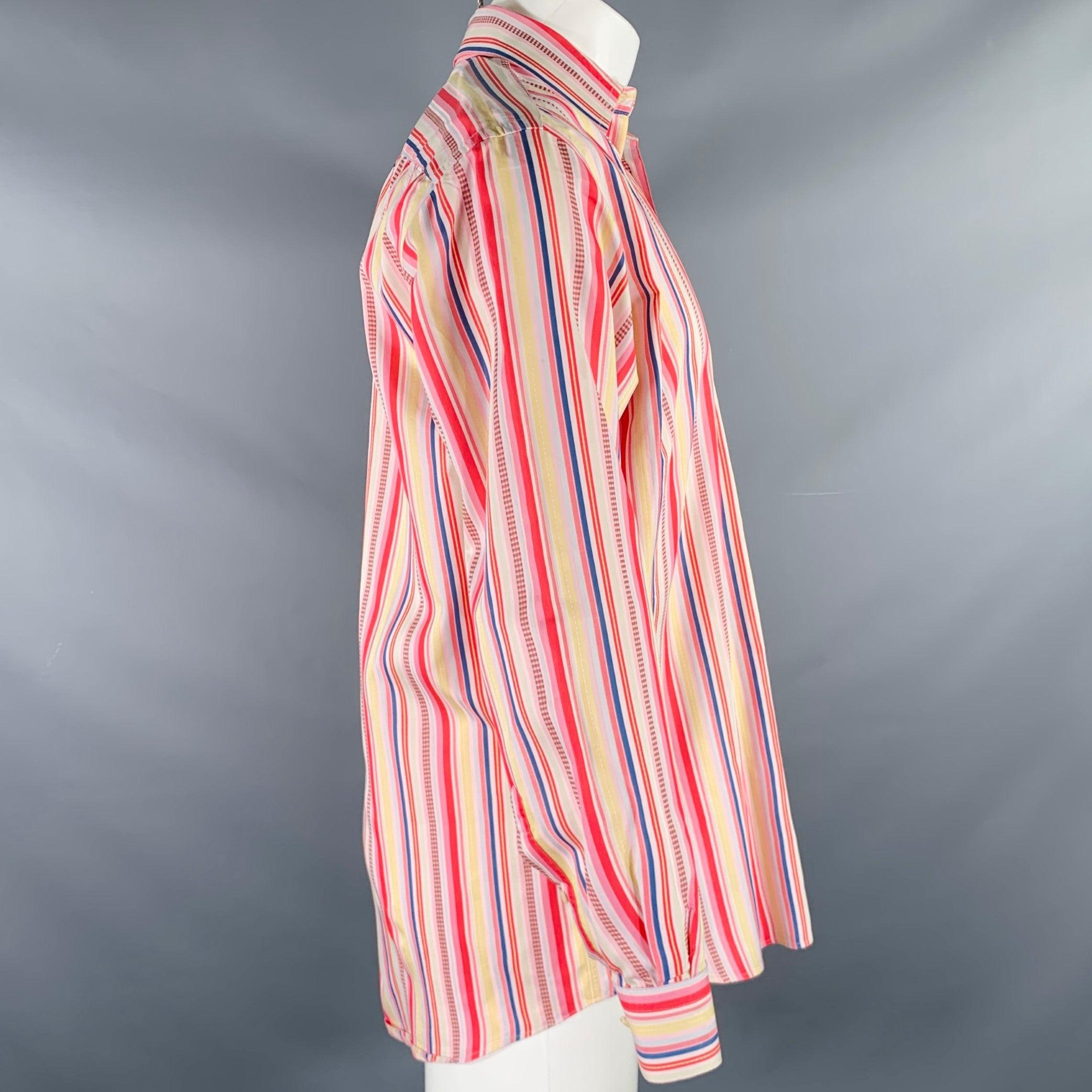 Camiseta de manga larga ETRO
en tejido de algodón multicolor con estampado de rayas verticales, cuello abierto y cierre de botones. Fabricado en Italia.Excelente estado de conservación. 

Marcado:  
39 

Medidas: 
 
Hombro 17,5 pulgadas Pecho: 41