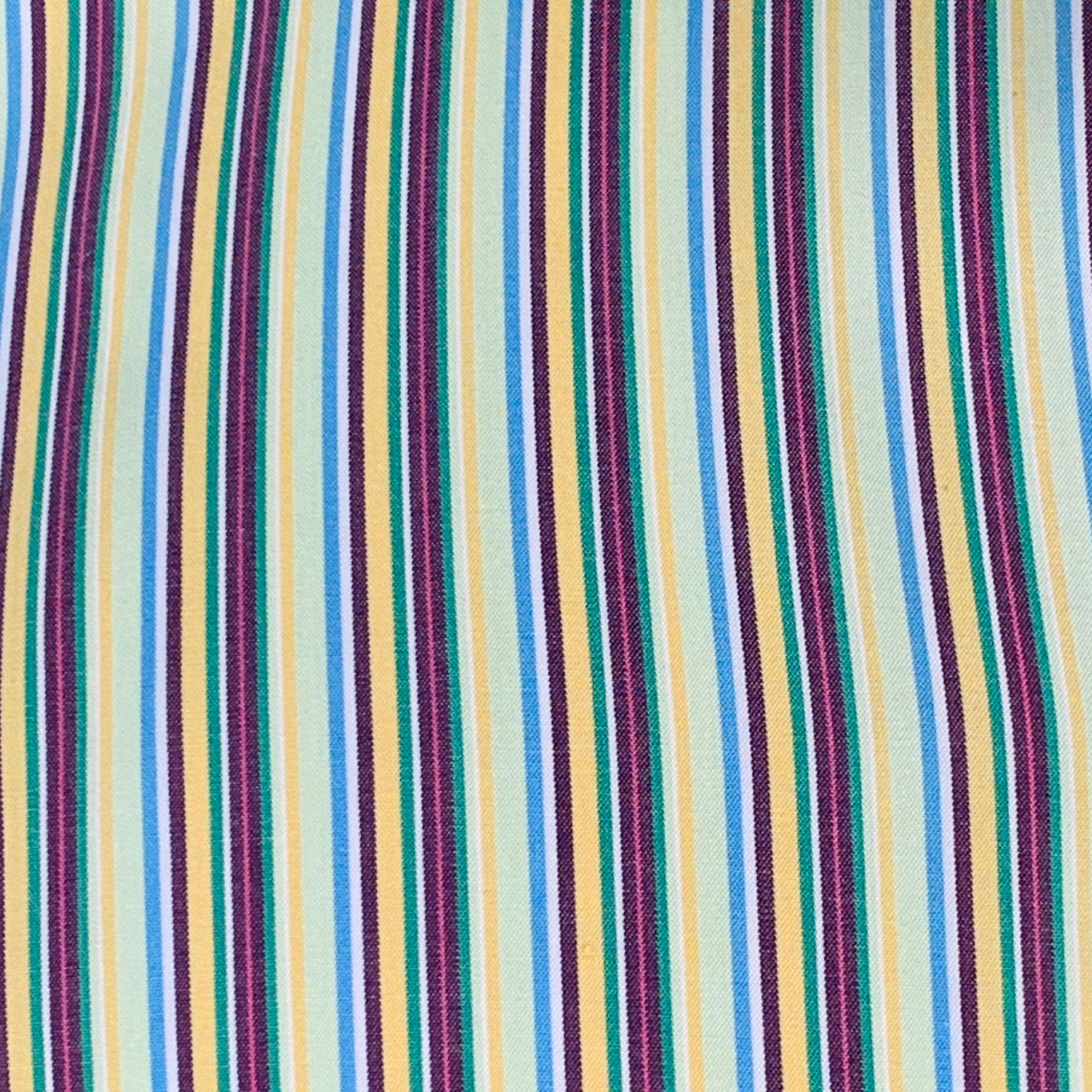 Chemise à manches longues ETRO
en coton tissé multicolore, avec un motif à rayures, un col coupé incurvé et une fermeture à boutons. Fabriqué en Italie. Excellent état. 

Marqué :   43 

Mesures : 
 
Épaule : 17 pouces Poitrine : 52 pouces Manches :