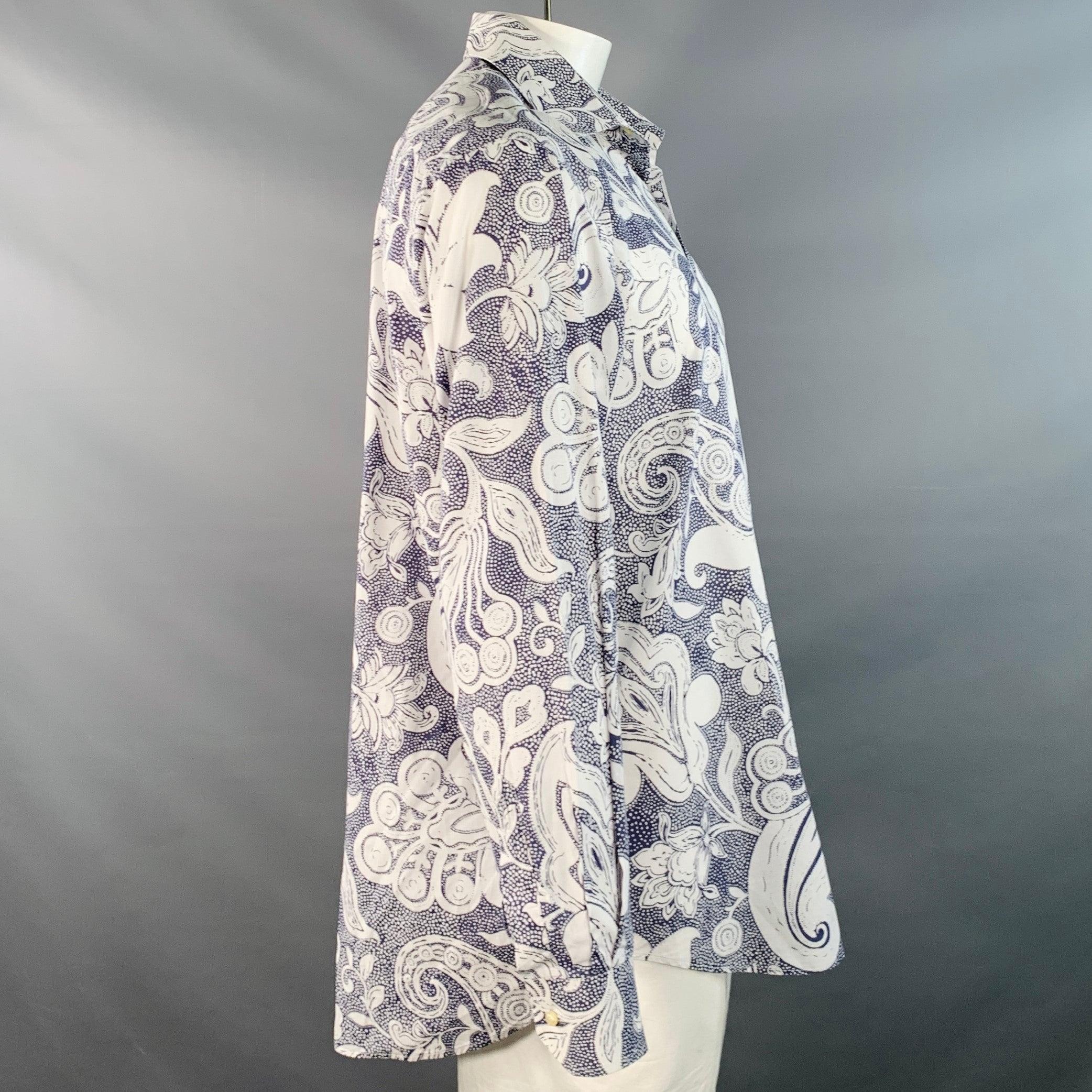 Camicia a maniche lunghe Etro
in tessuto di cotone bianco e grigio ardesia con stampa floreale astratta, colletto aperto e chiusura con bottoni. Made in Italy. Eccellente condizione di usato. 

Contrassegnato:   44 

Misure: 
 
Spalla: 19,5 pollici