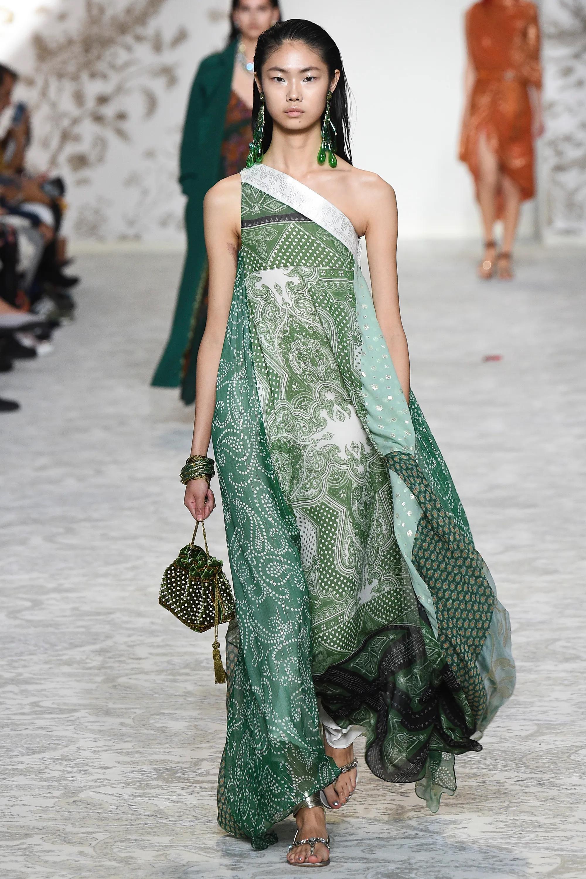 Etro SS18 Laufsteg Grünes weites Patchwork Paisley Ein-Schulter-Kleid / Kleid Größe 40 (Grau)