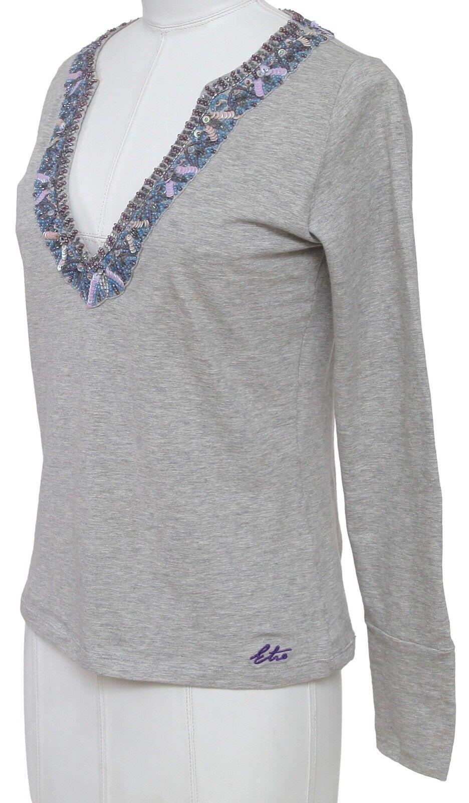 GUARANTEED AUTHENTIC ETRO GREY SEQUIN BEADED DETAIL LONG SLEEVE TOP



Design:
- Easy fit v-neck t-shirt type top.
- Sequin and beaded detail around the neckline.
- Long sleeve.
- Slip on.

Size: 42

Material: 95% Cotton, 5% Lycra

Measurements