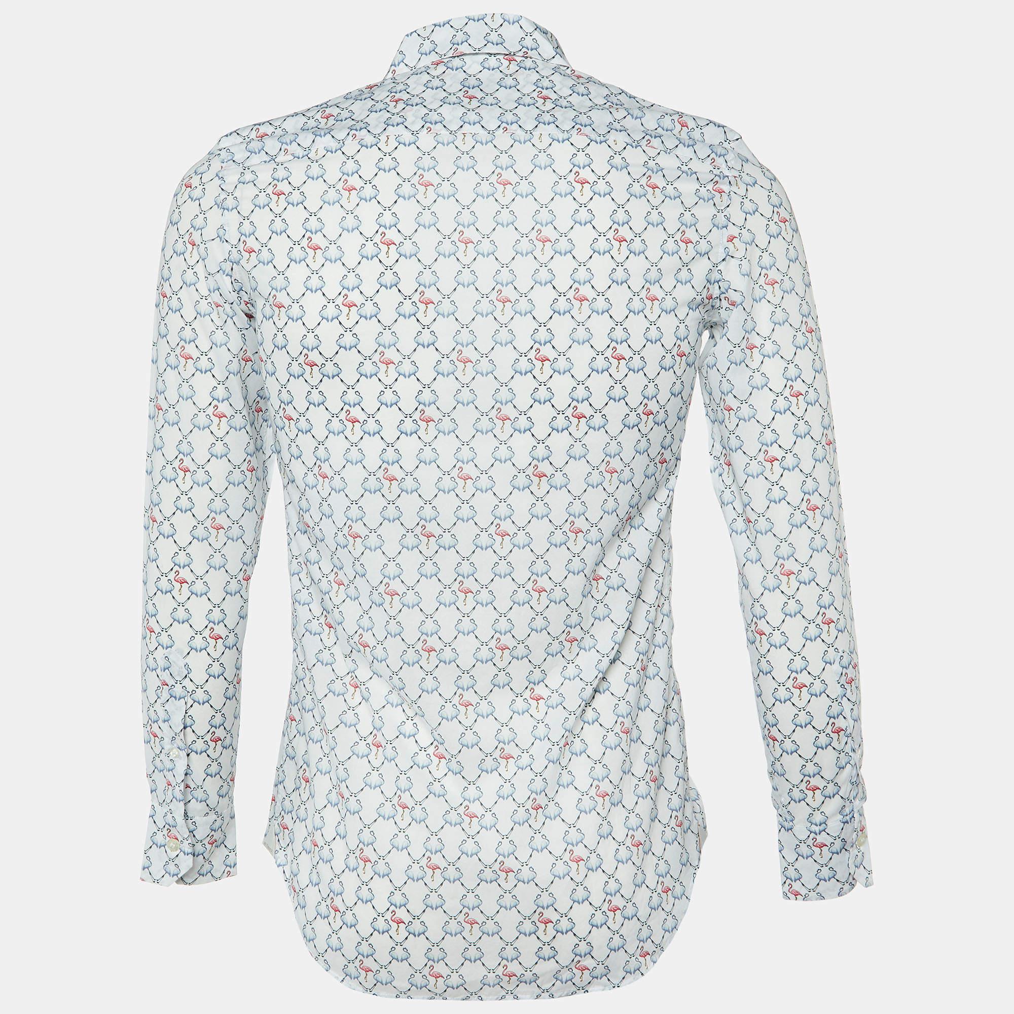 Questa camicia firmata è favolosa. È realizzata con materiali pregiati e presenta una silhouette aderente. Abbinalo a pantaloni e mocassini per un ensemble di tendenza.