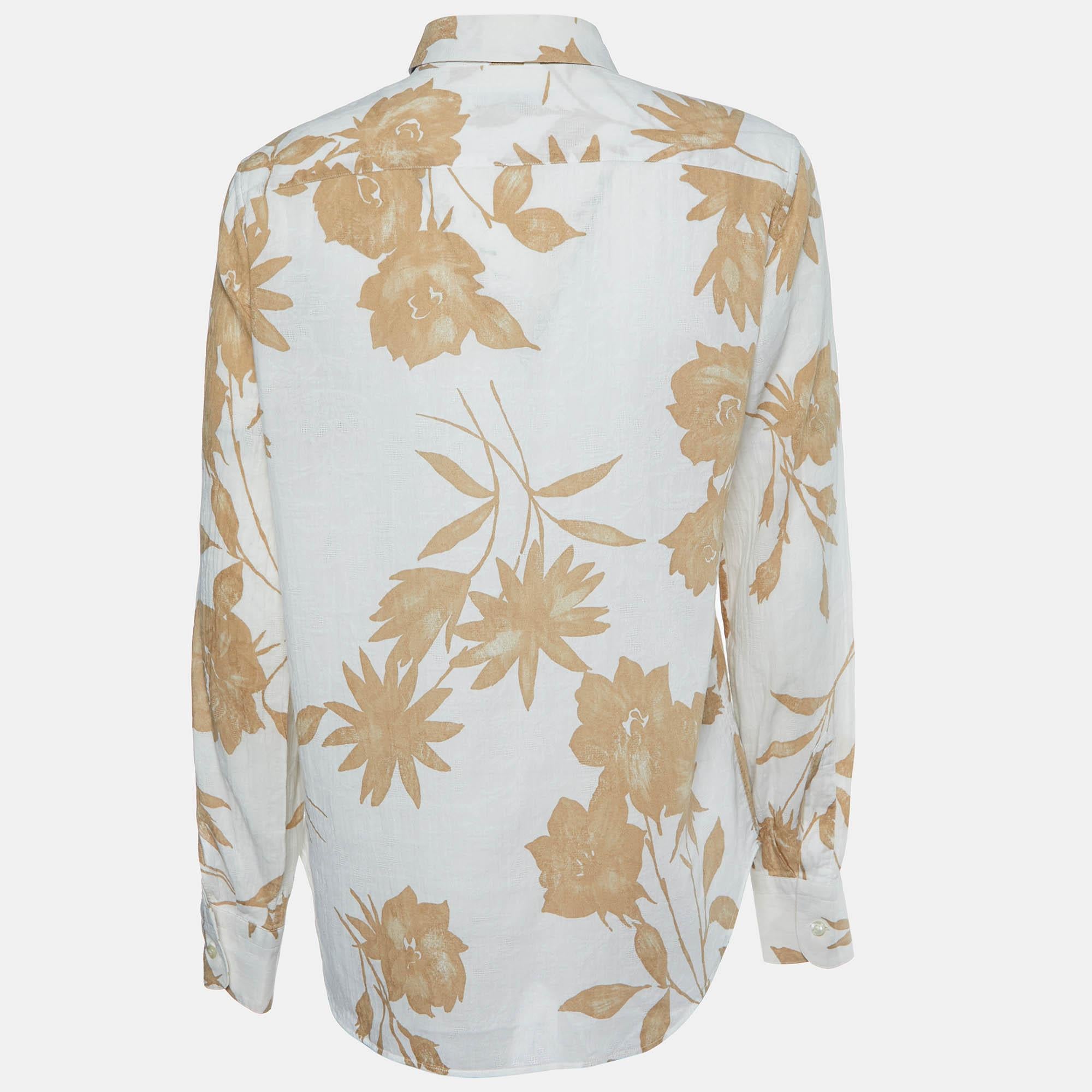Questa camicia firmata è favolosa. È realizzata con materiali pregiati e presenta una silhouette aderente. Abbinalo a pantaloni e mocassini per un ensemble di tendenza.